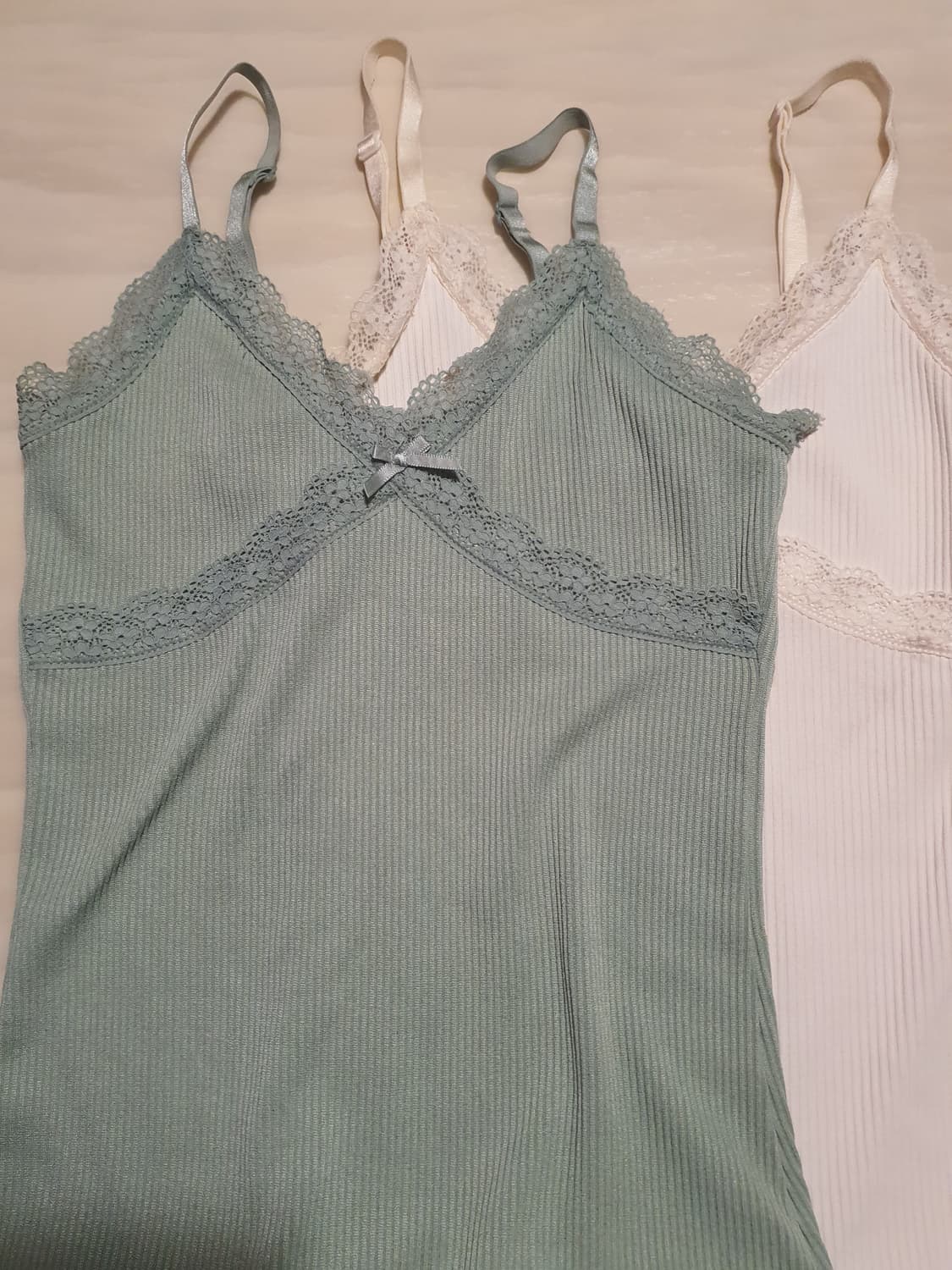 [모리걸] h&m 레이스 리본 슬리브리스 탑 2벌 일괄 상품이미지1