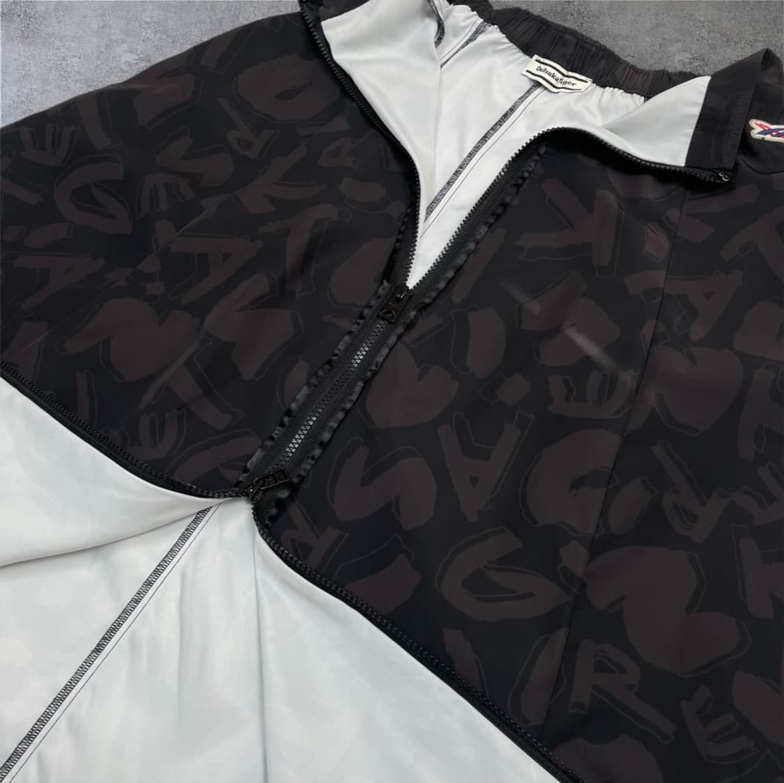 오니츠카타이거 블랙 톤온톤 투웨이 집업 A라인 밴딩 스커트 S 상품이미지3