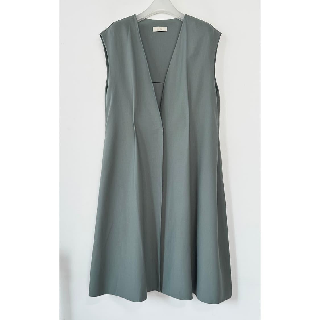 르베이지 핀턱 롱 베스트 상품이미지1