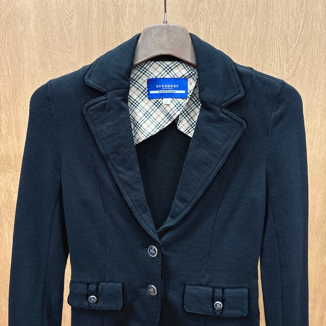 버버리 블루 라벨 코튼 저지 자켓 벨벳 라인 버튼 플랩 포켓 디테일 블랙 상품이미지4