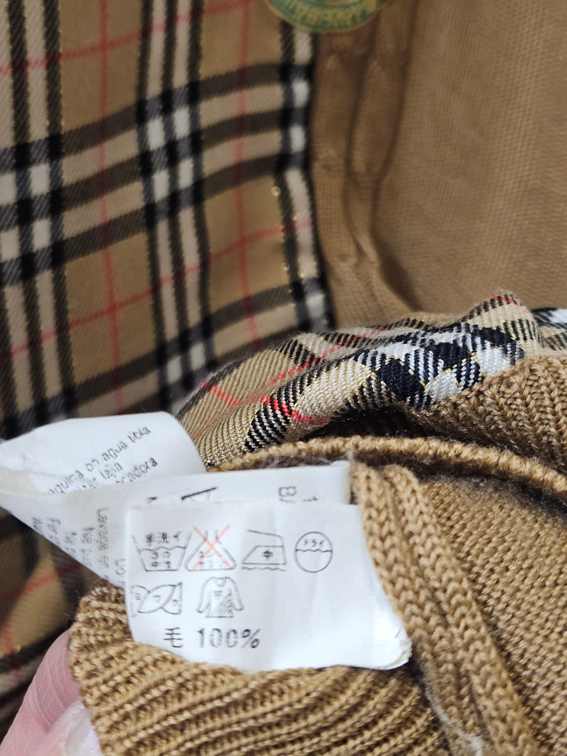버버리 체크 패턴 니트 상품이미지6