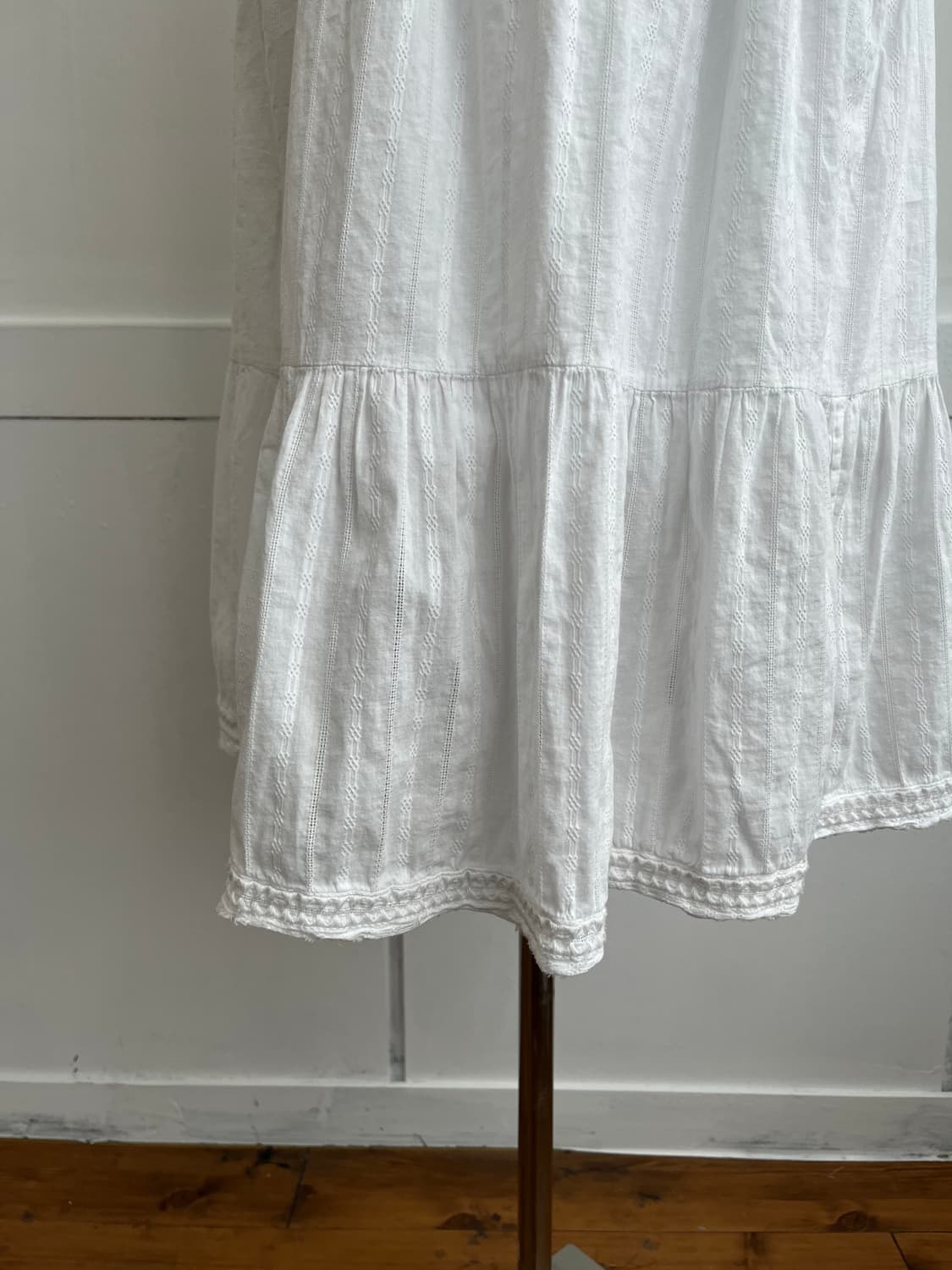 화이트 스모크 아일렛 원피스 상품이미지5