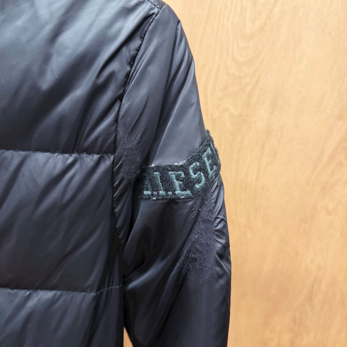 디젤 롱 후드 패딩 지퍼 멀티 포켓 로고 패치 디테일 레귤러핏 블랙 상품이미지6