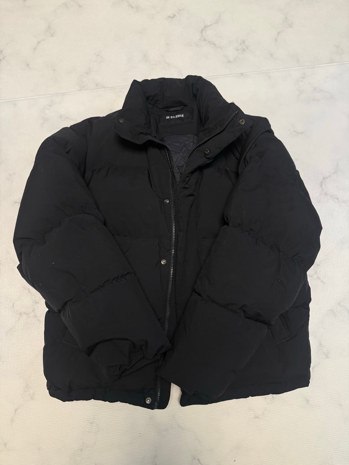 인사일런스 에센셜 다운 자켓 블랙 상품이미지2