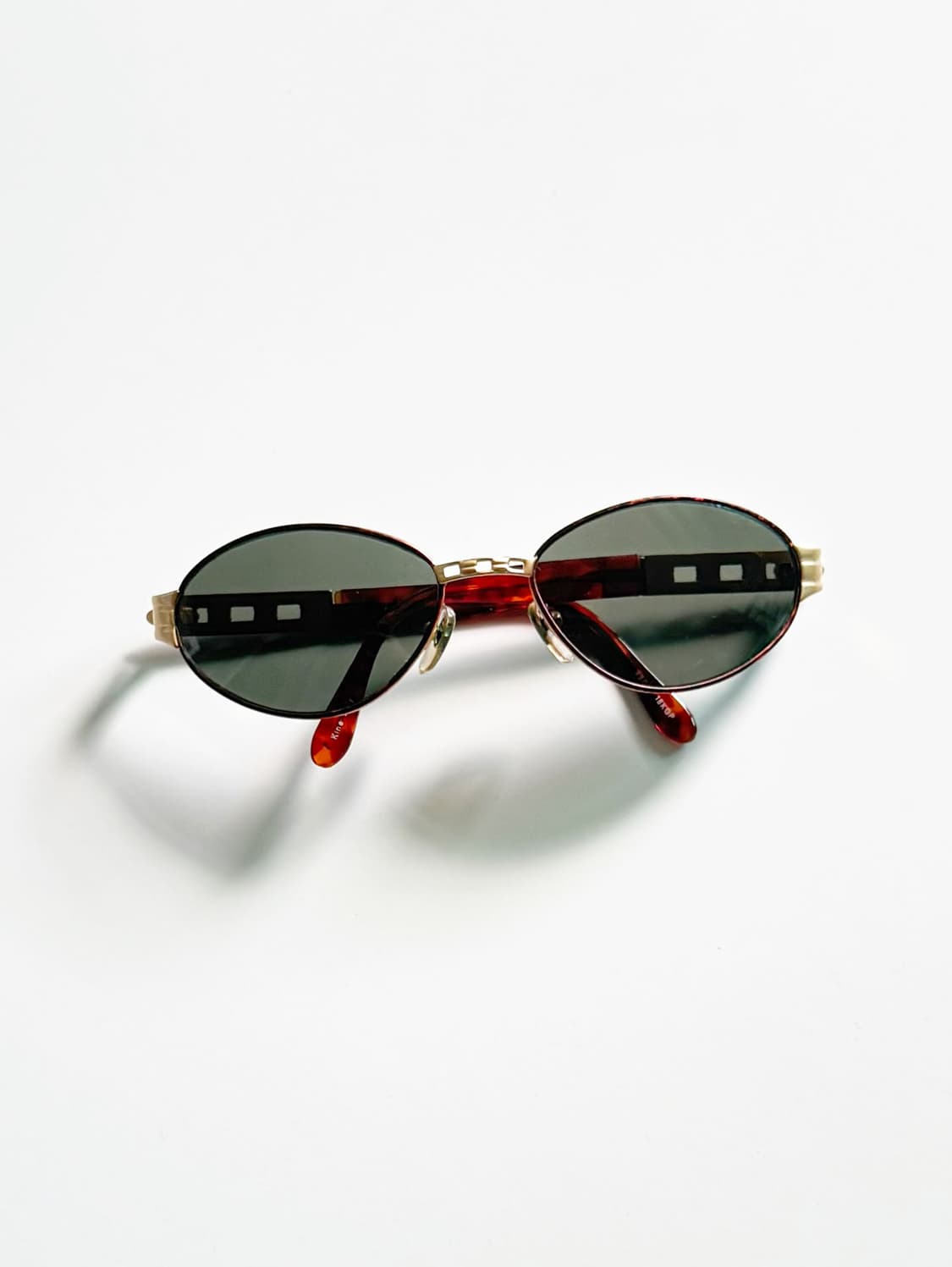 90s KINE 골드 슬림 오벌 메탈 프레임 빈티지 선글라스 상품이미지2