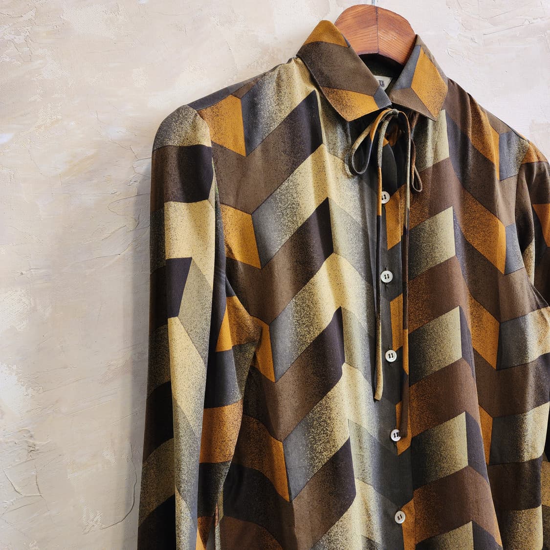 기하학 패턴 블라우스 상품이미지1