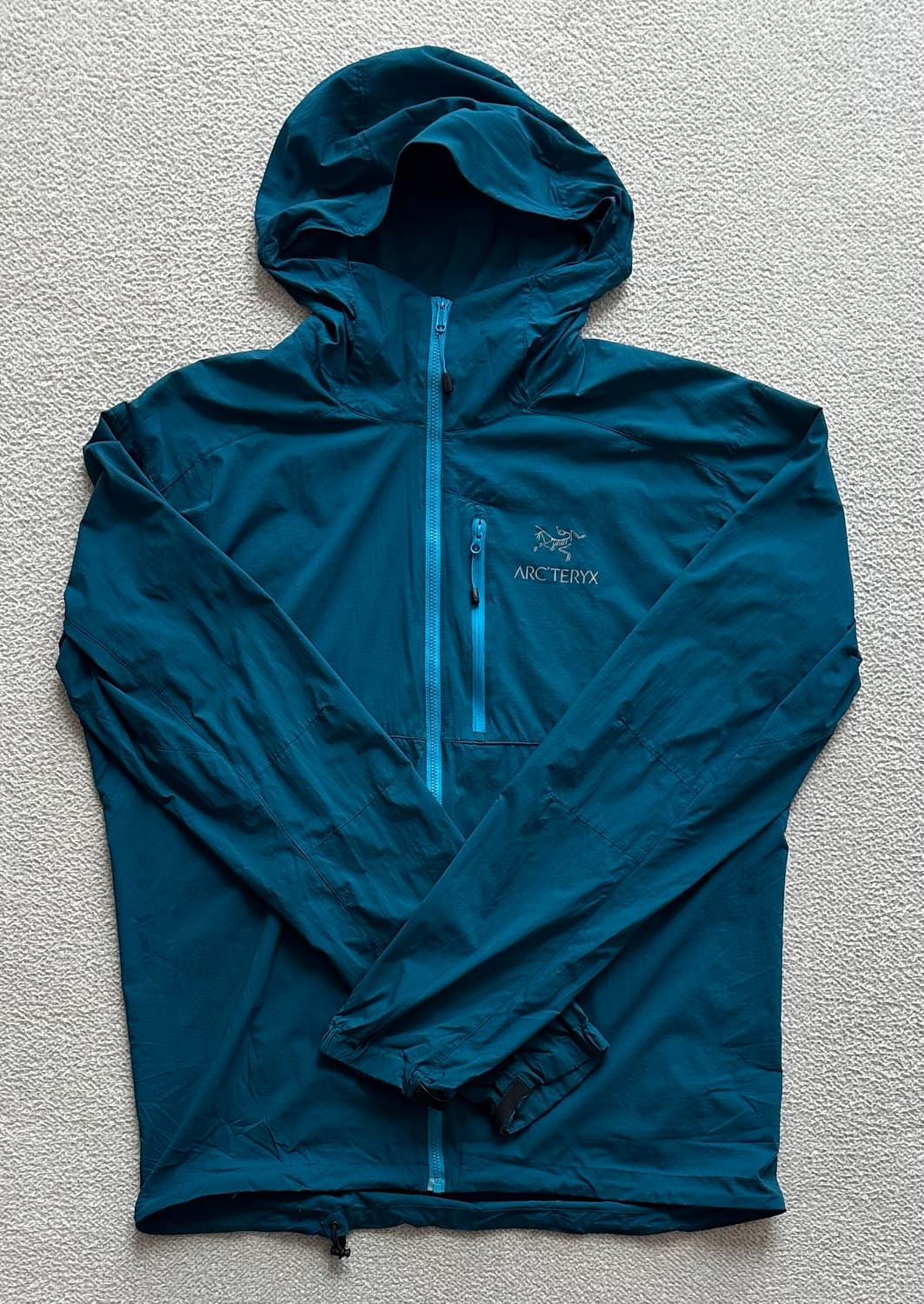 아크테릭스 경량 바람막이 상품이미지1