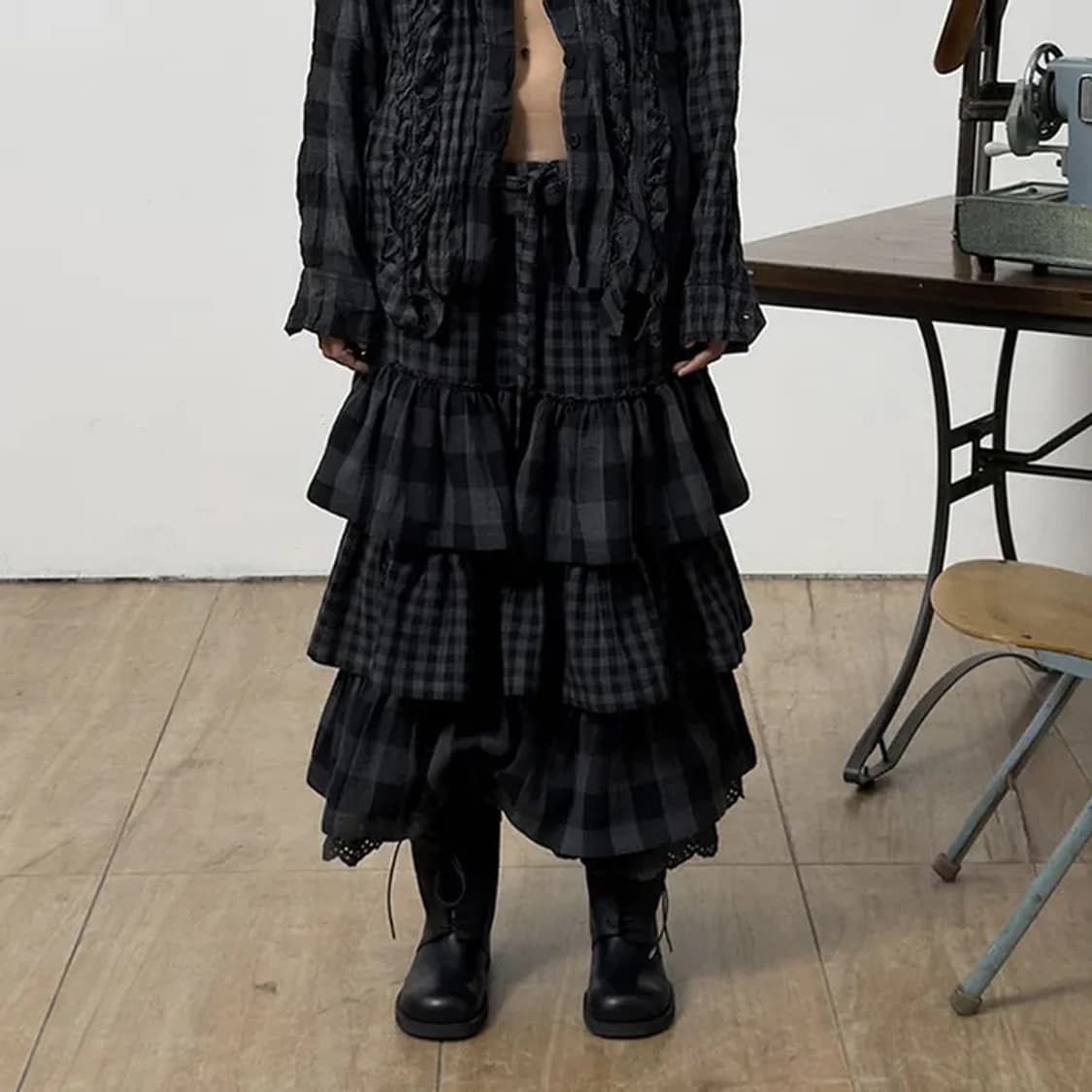 ROLLED WAIST TIERED SKIRT (BLACK) 상품이미지1