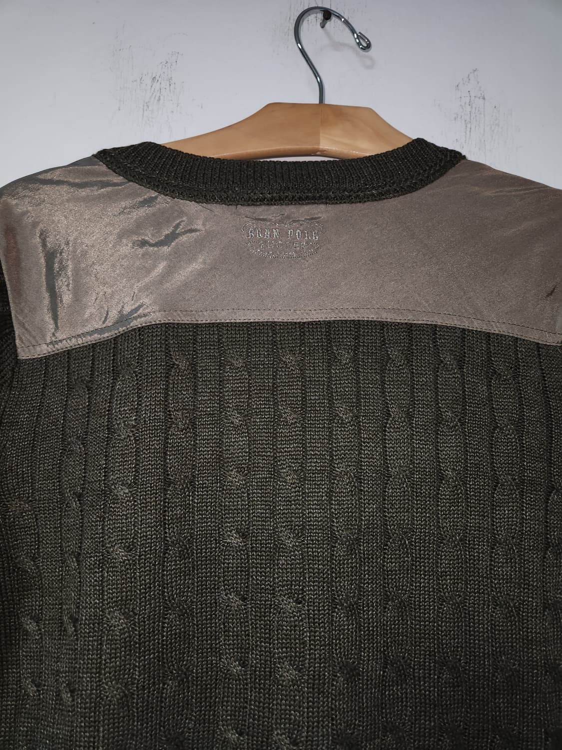 빈폴 꽈배기 브이넥 니트 카키색. 95 상품이미지4