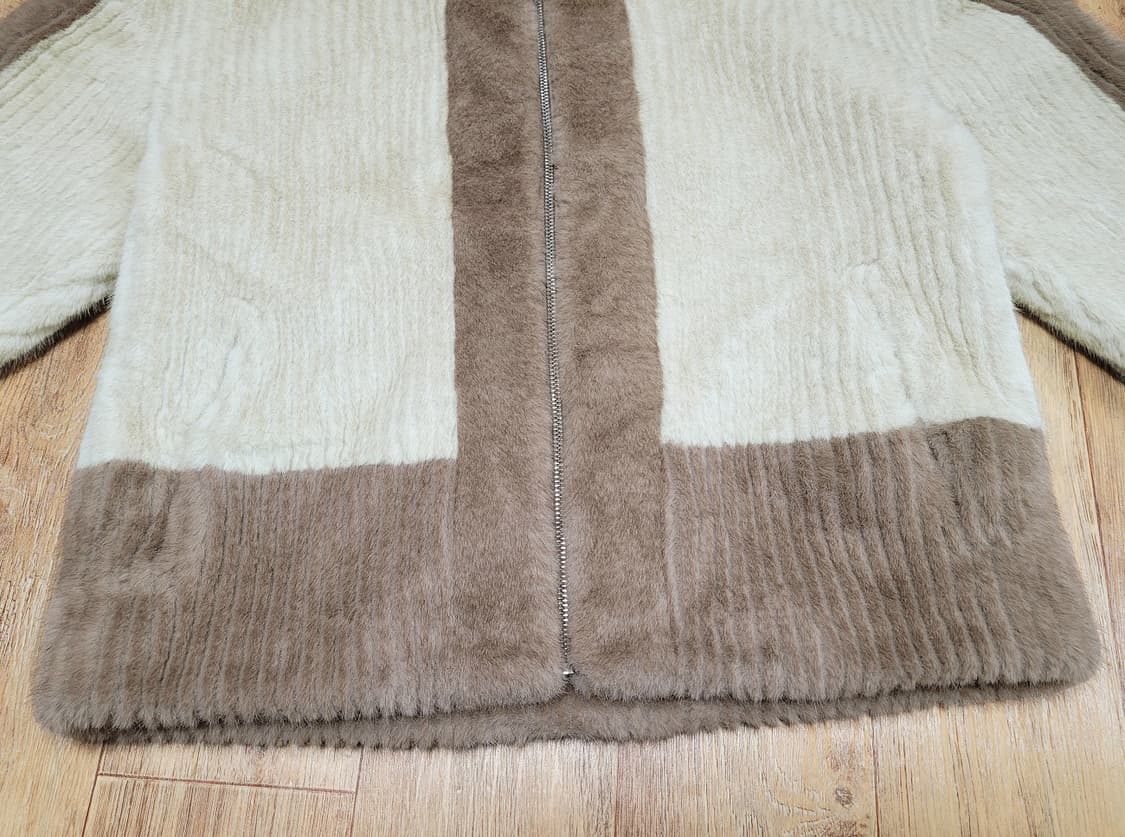 더아이잗(THE IZZAT) 리버시블 페이크퍼 무스탕 55-66 새상품 상품이미지6