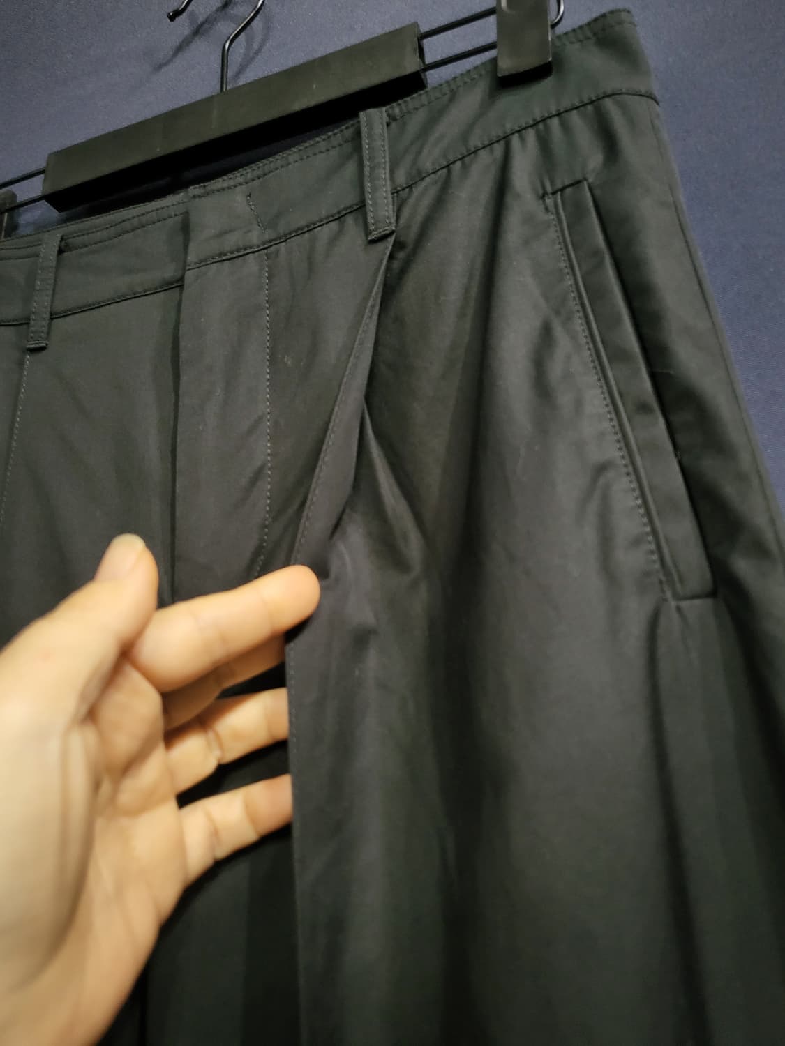 빈스 와이드 핀턱 슬랙스 팬츠 상품이미지3