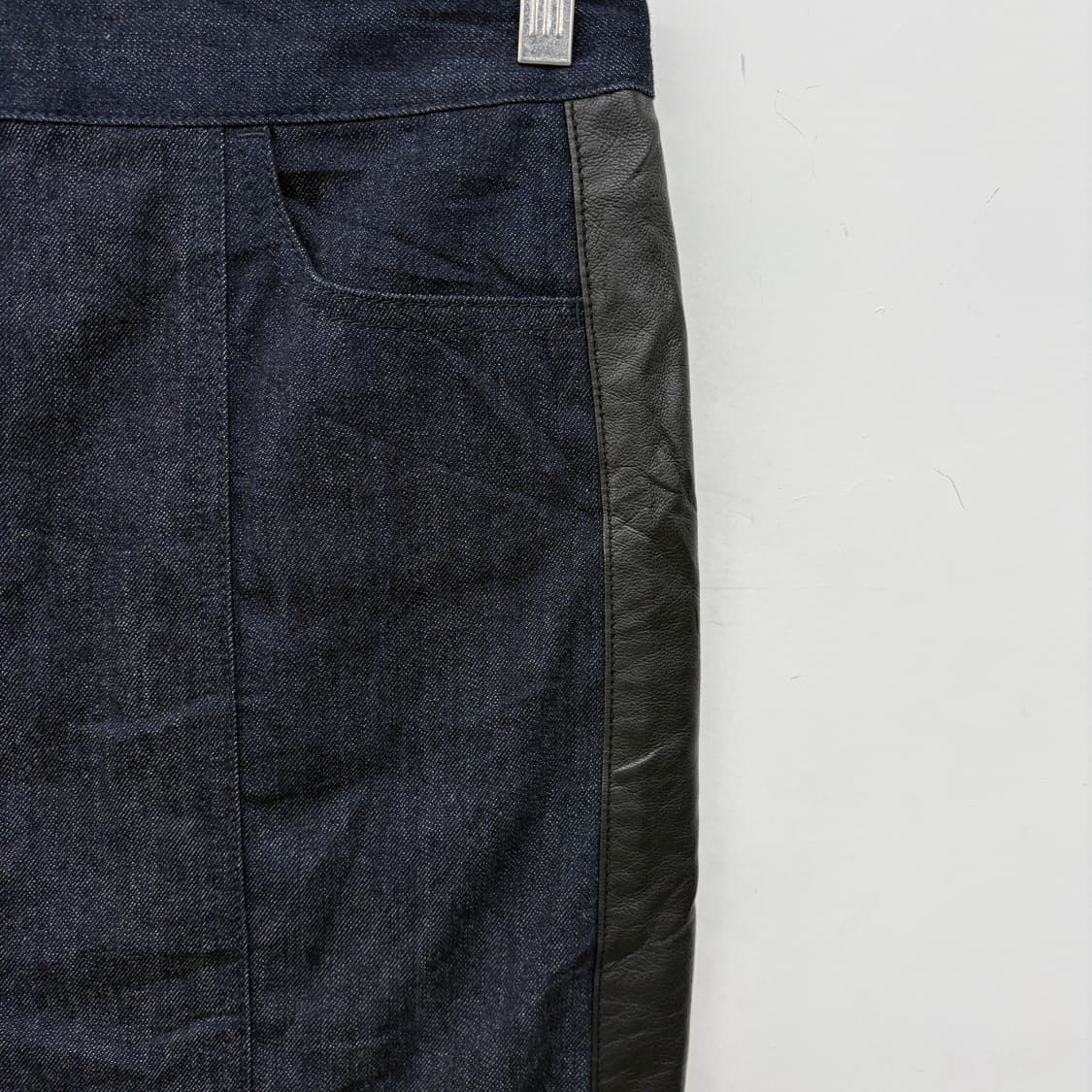 DKNY 데님 레더 배색 미니스커트 30in 상품이미지2