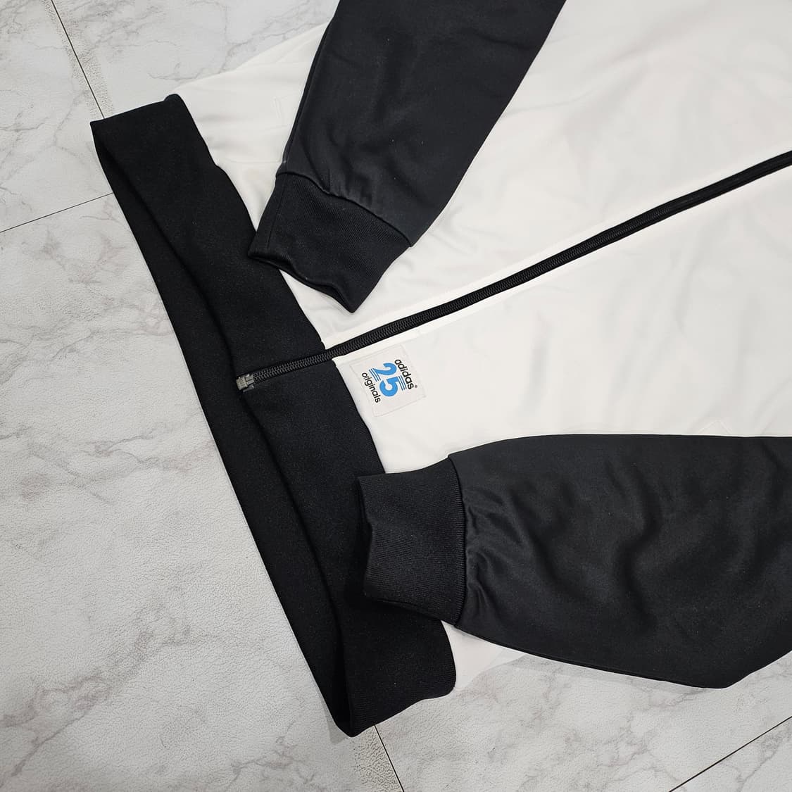 아디다스 니고 베어 25주년 오레오 져지 L 상품이미지4