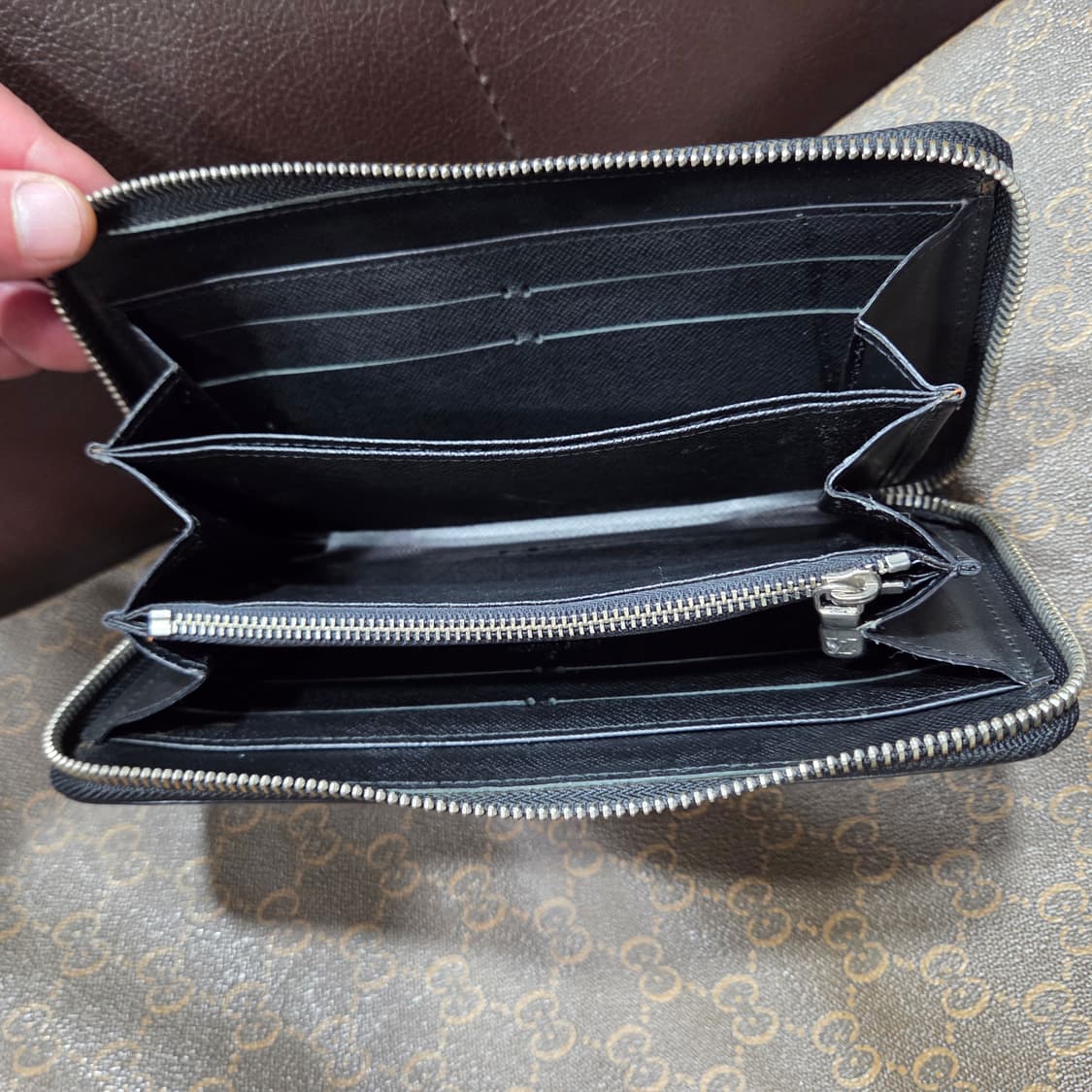 루이비통 에삐 지퍼 장지갑 상품이미지6