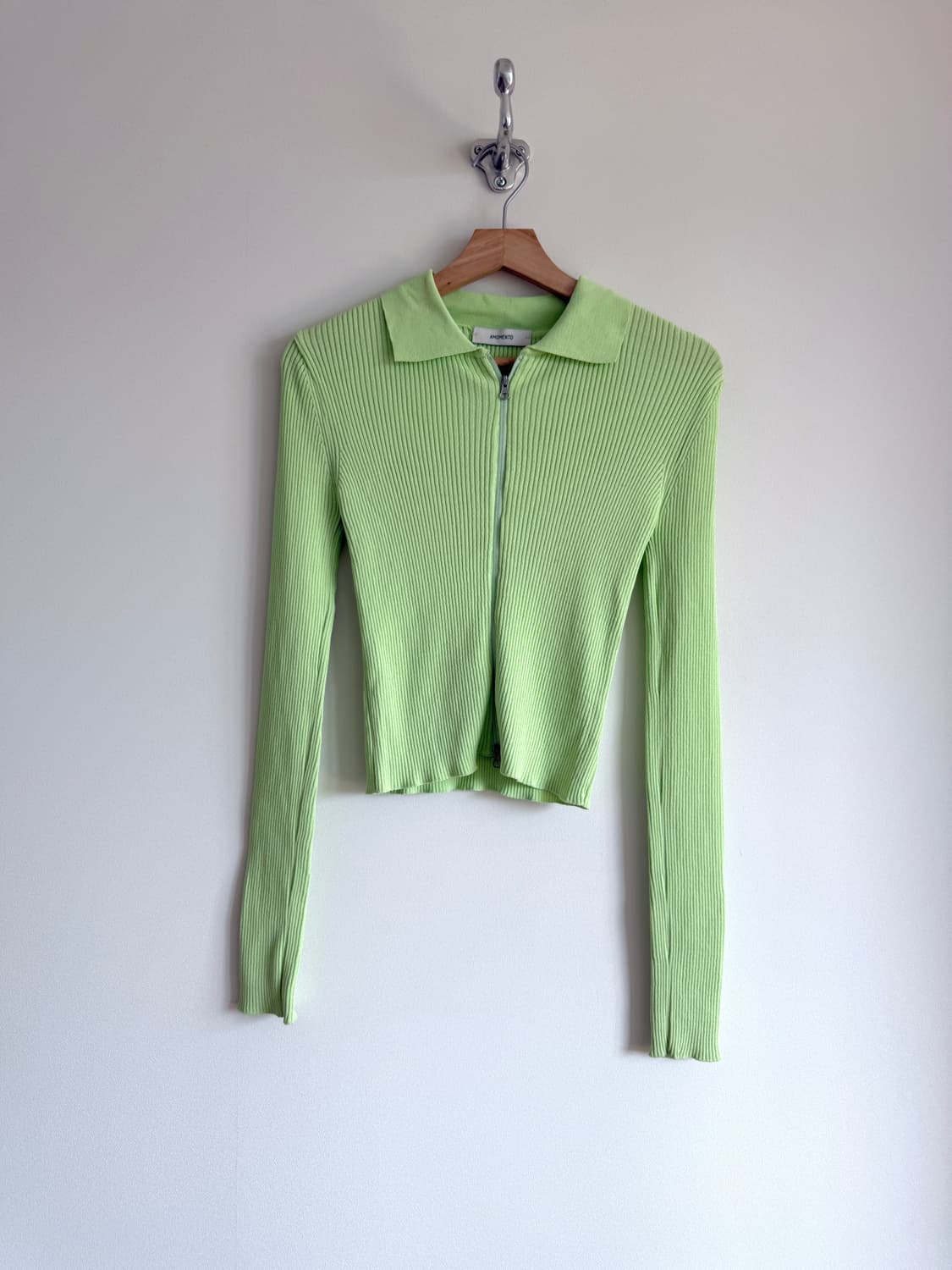 아모멘토(AMOMENTO) 크롭 골지 니트 집업 상품이미지1