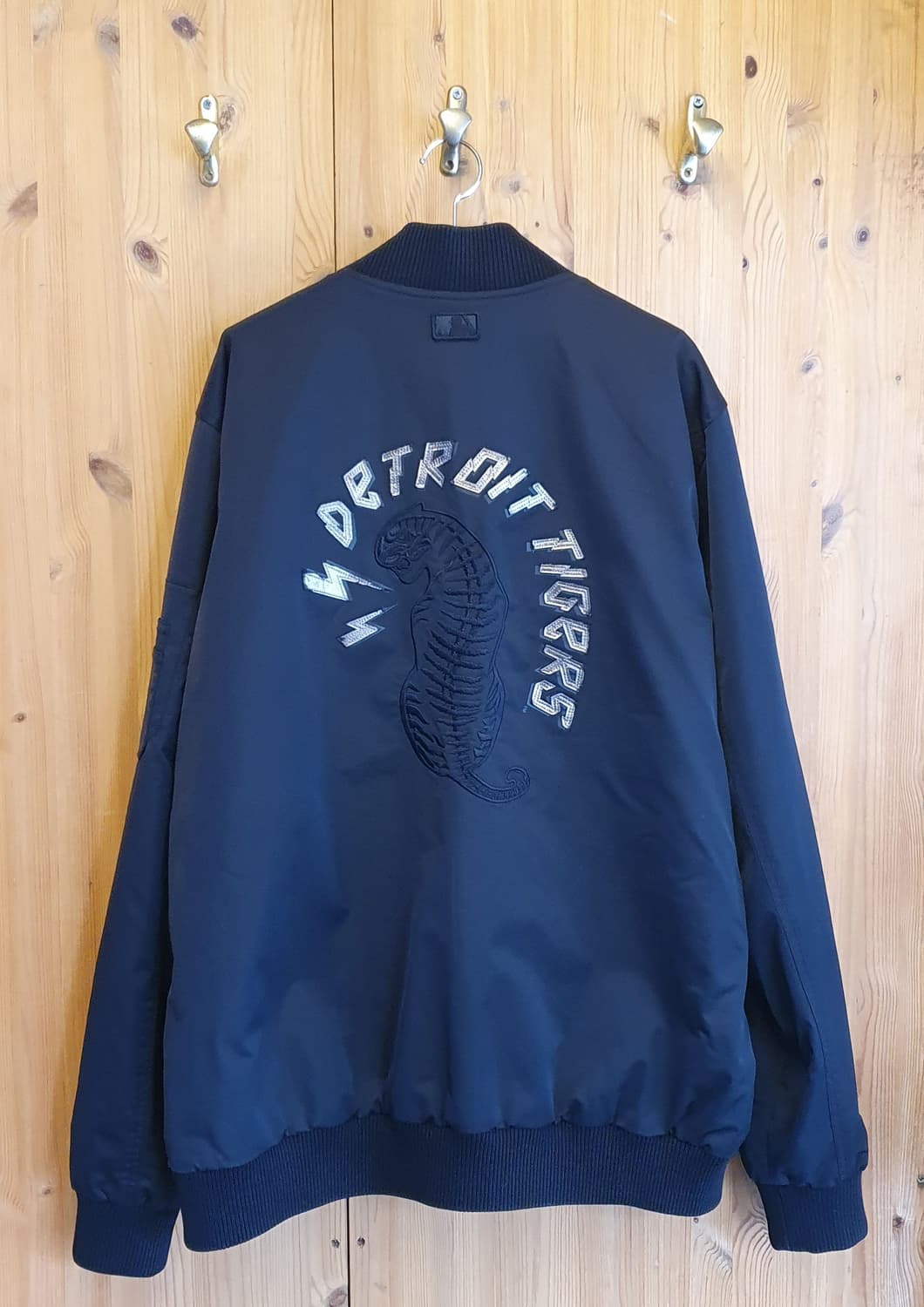 110.MLB 퀼팅 봄버 점퍼 상품이미지2