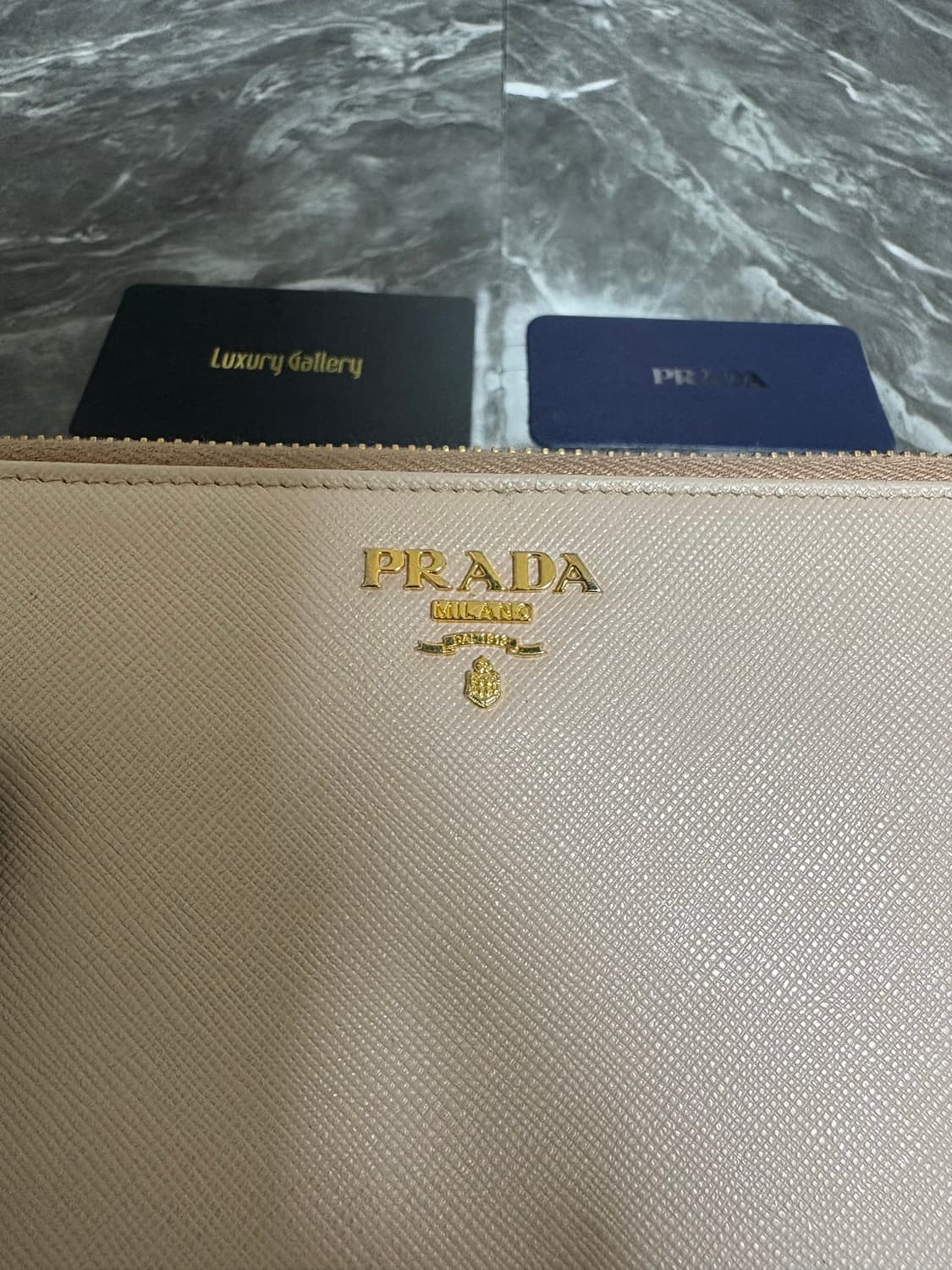 프라다 사피아노 금장로고 지퍼돌이 장지갑 상품이미지3