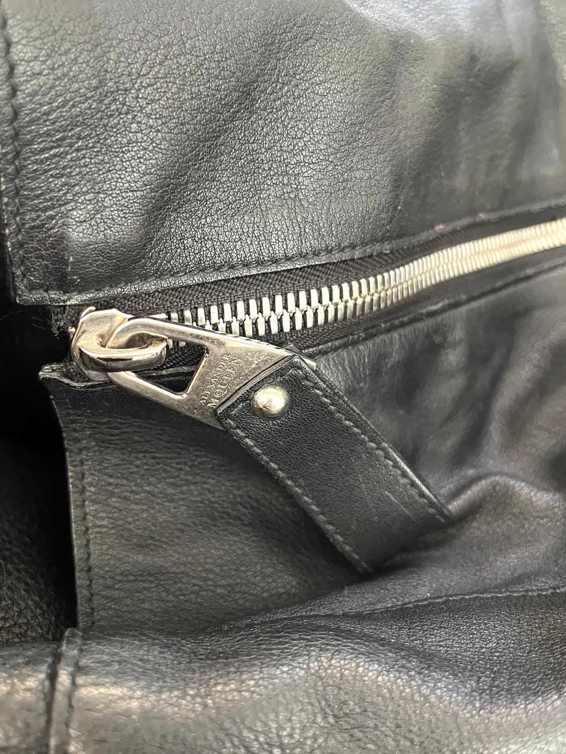 알렉산더 맥퀸 스컬 레더 빅 숄더백 상품이미지6