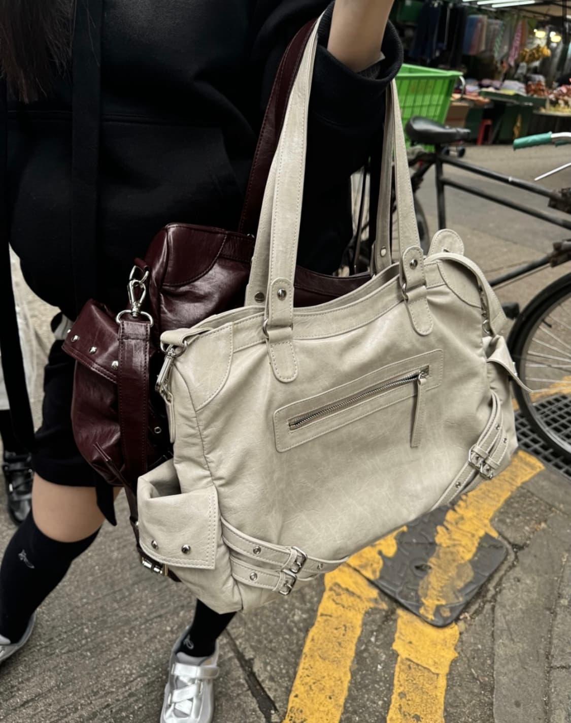 다이닛 스터드 백 애쉬 베이지 컬러 상품이미지1