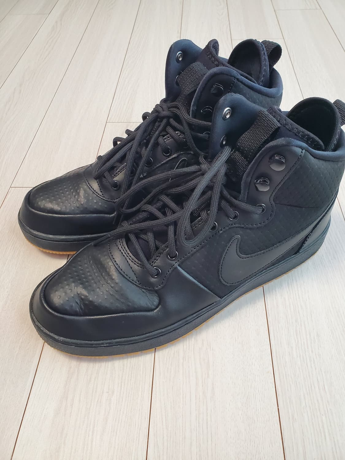 나이키 운동화 에버넌 미드 윈터 부츠 AQ8754-001사이즈270

 상품이미지2