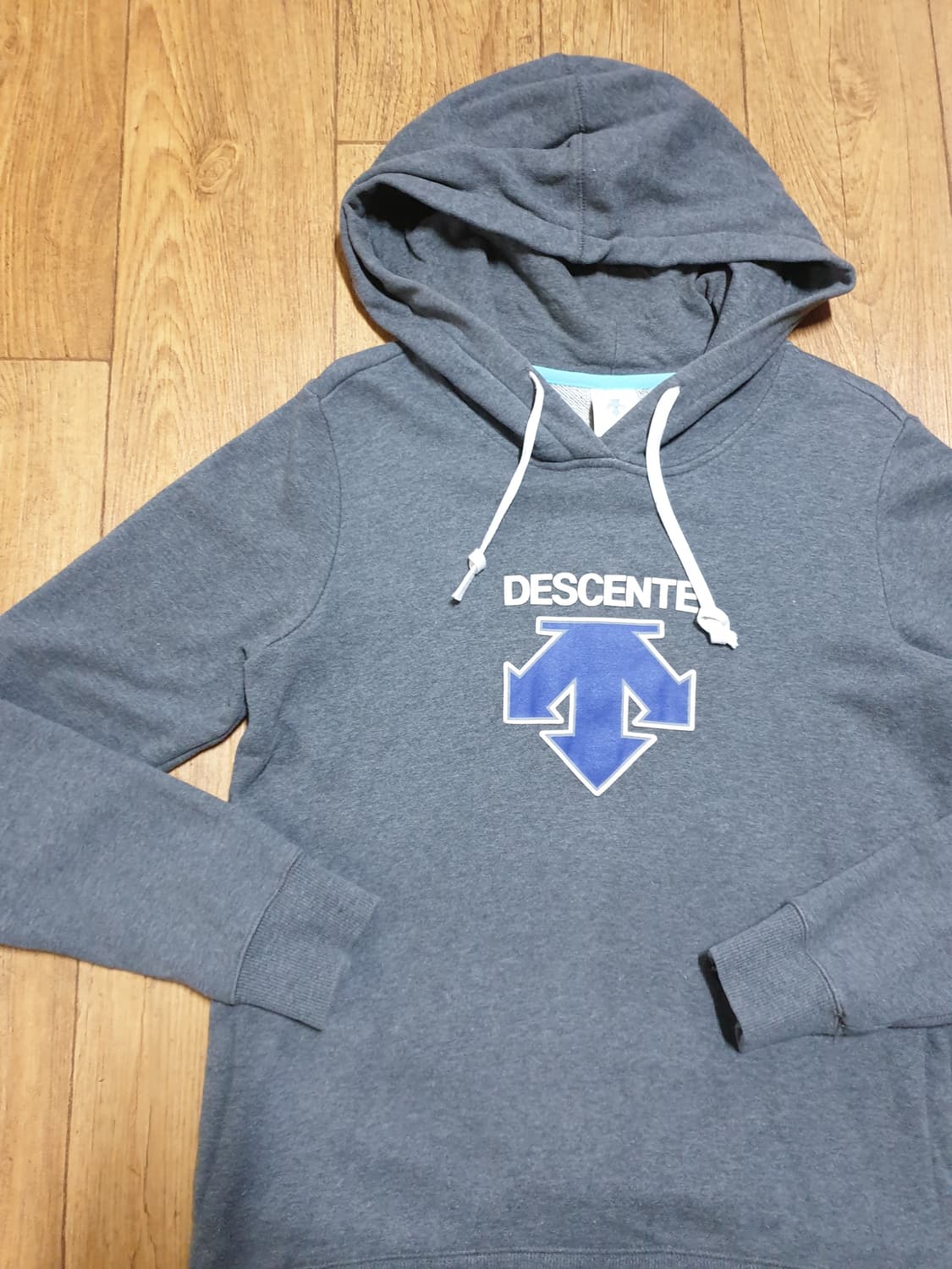 1204 데상트 후드티 95 사이즈입니다 상품이미지4