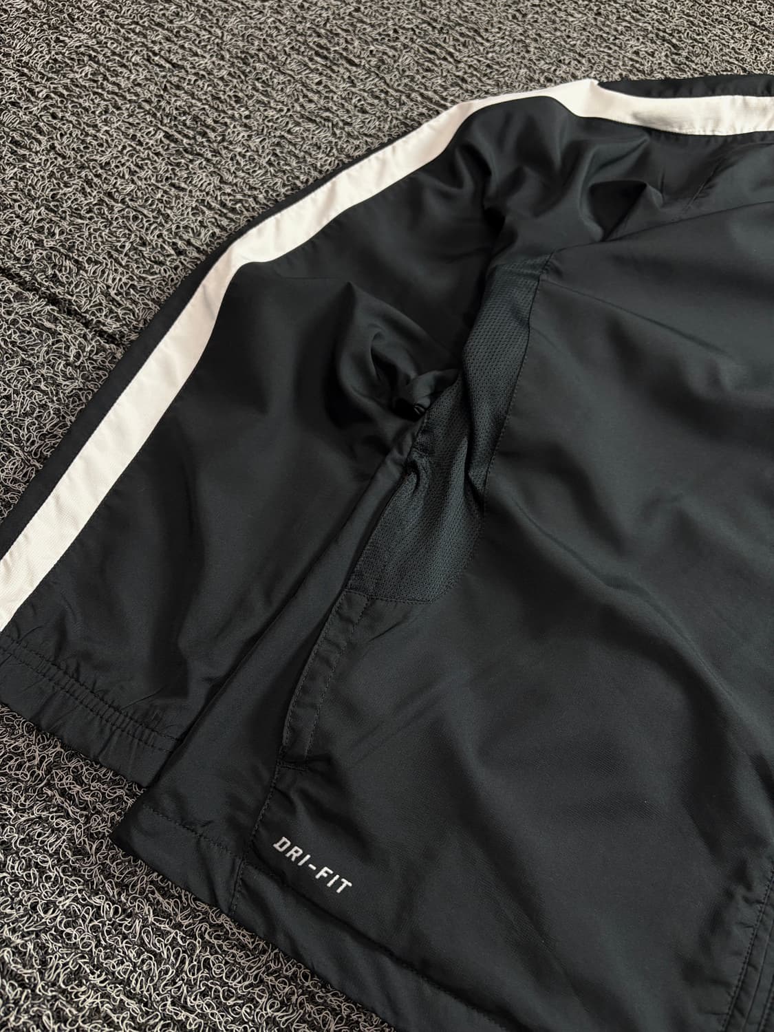 나이키 라이닝 디테일 올드스쿨 바람막이 1653 상품이미지3