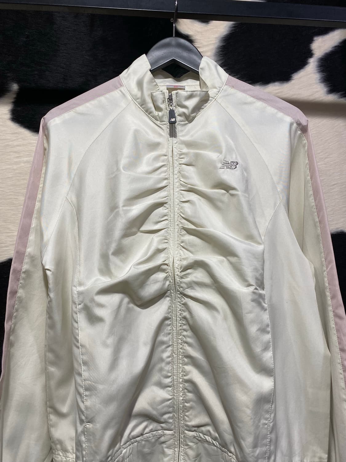 Newbalance 셔링 라인디테일 바람막이 상품이미지3