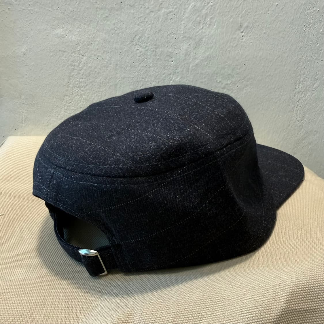 네이비 체크보드 레터링 필박스 캡 상품이미지4