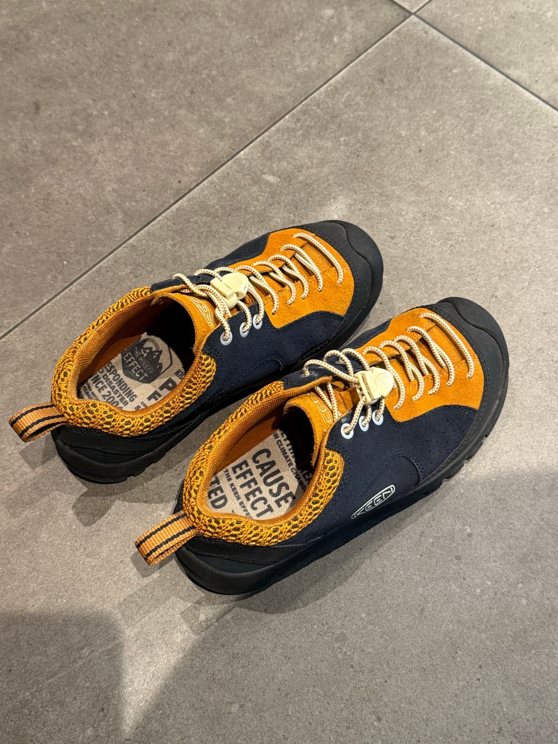 Keen 카멜 네이비 235 상품이미지1