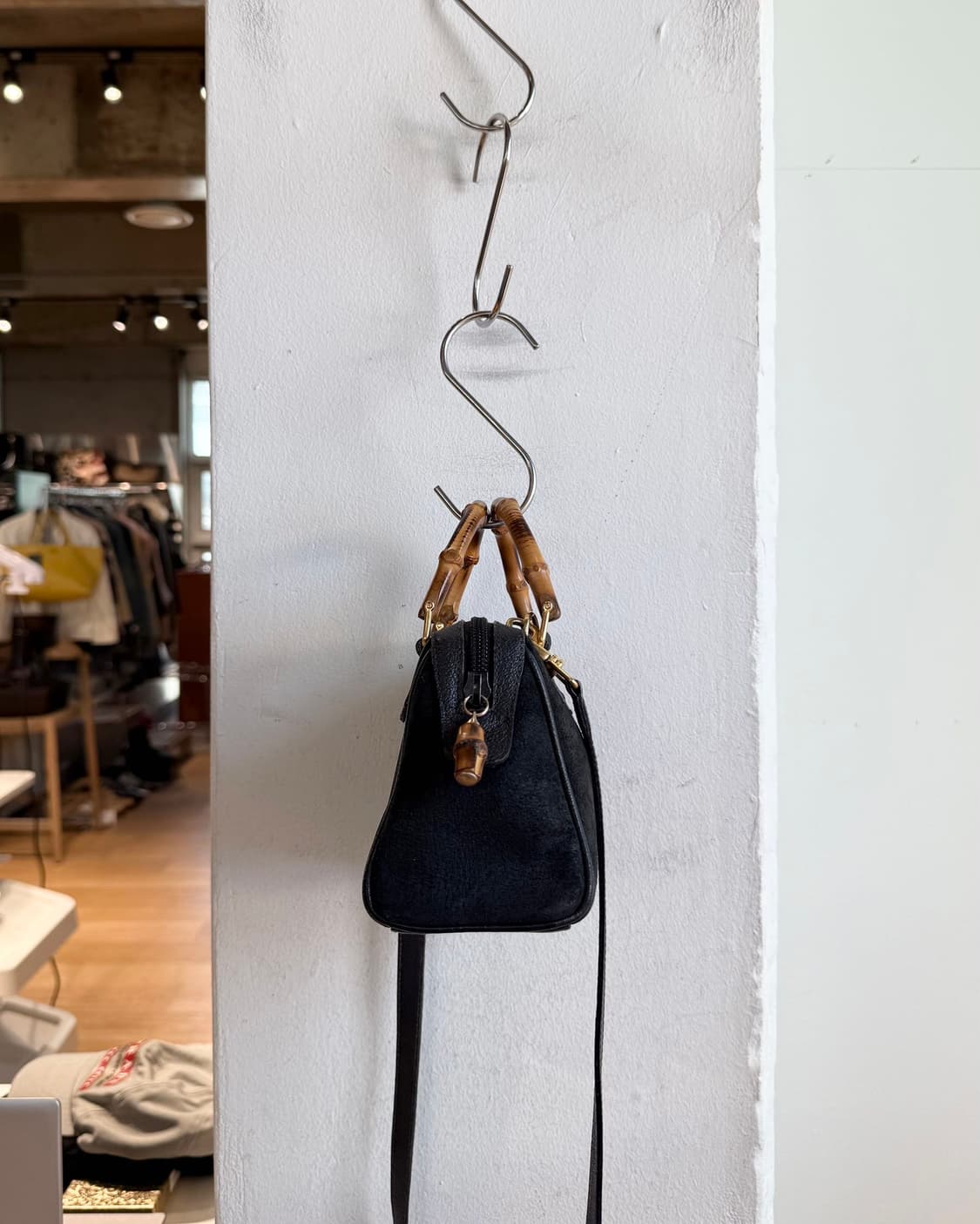 구찌 블랙 새도우 스몰 뱀부 보스턴백 상품이미지6