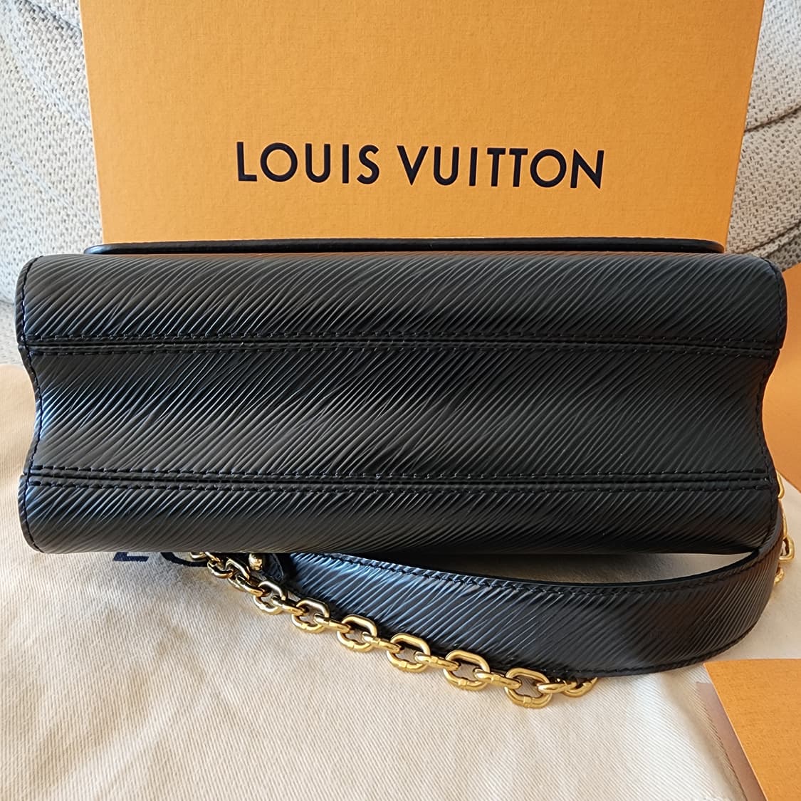 초민트급 루이비통 트위스트 MM 블랙 금장 상품이미지7