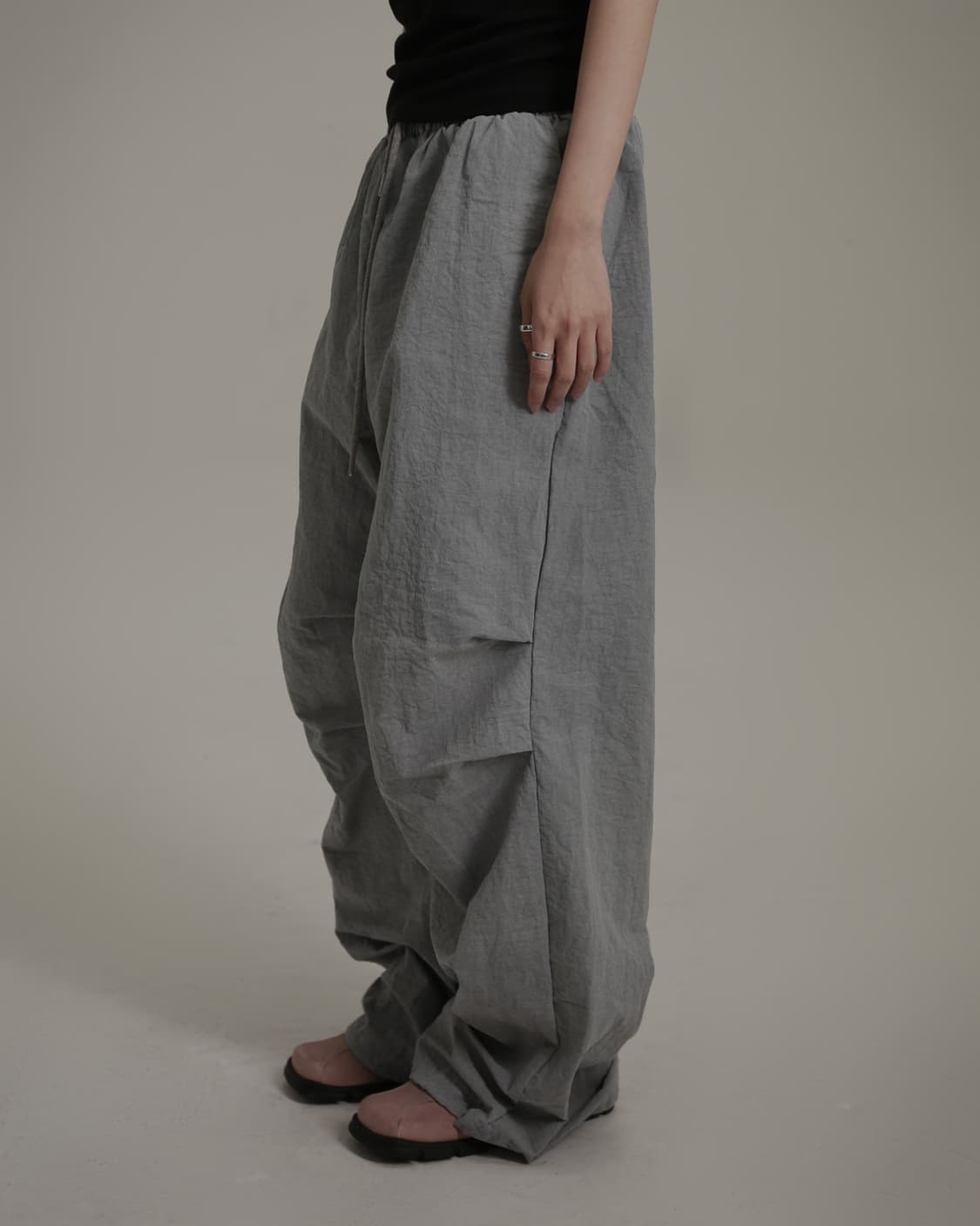 여운코리아 피그먼트 파라슈트 팬츠 (그레이) 상품이미지5