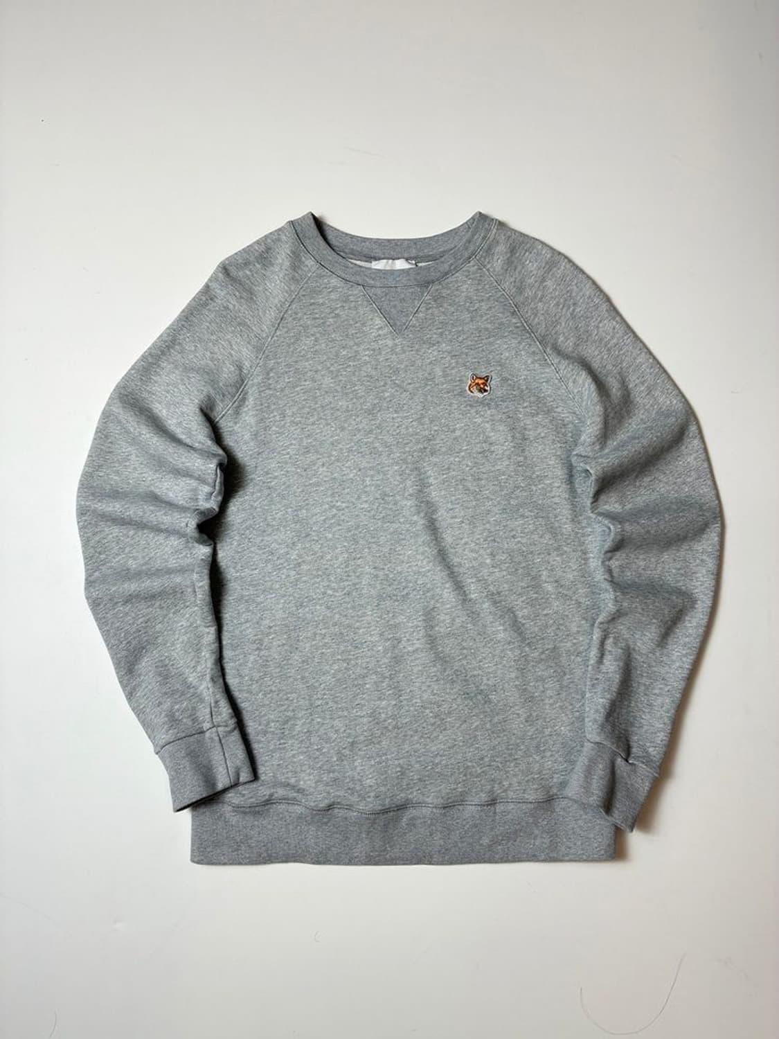 메종키츠네 폭스 헤드 패치 맨투맨 PN8398 상품이미지1