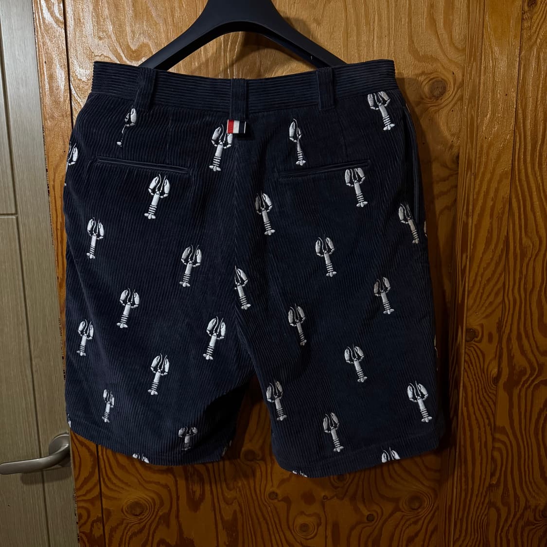 톰브라운 코듀로이 스콜피온 반바지 판매 합니다. 상품이미지5