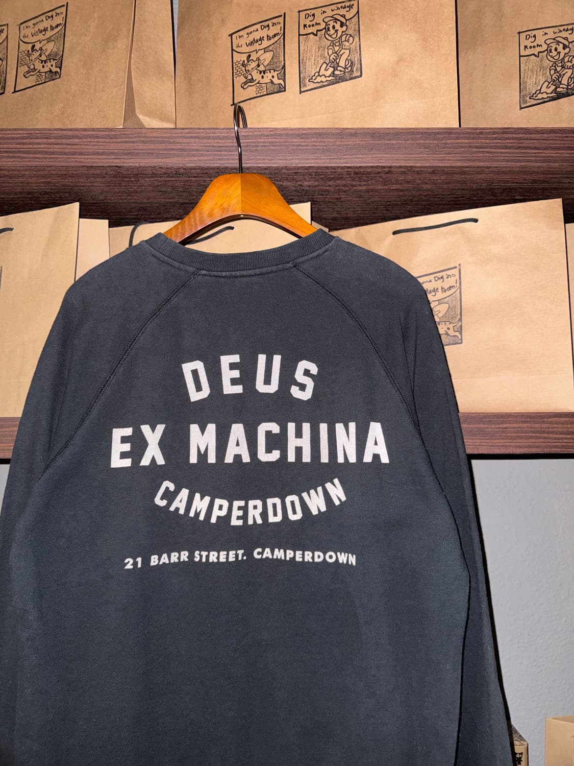 데우스 엑스마키나 맨투맨 상품이미지5