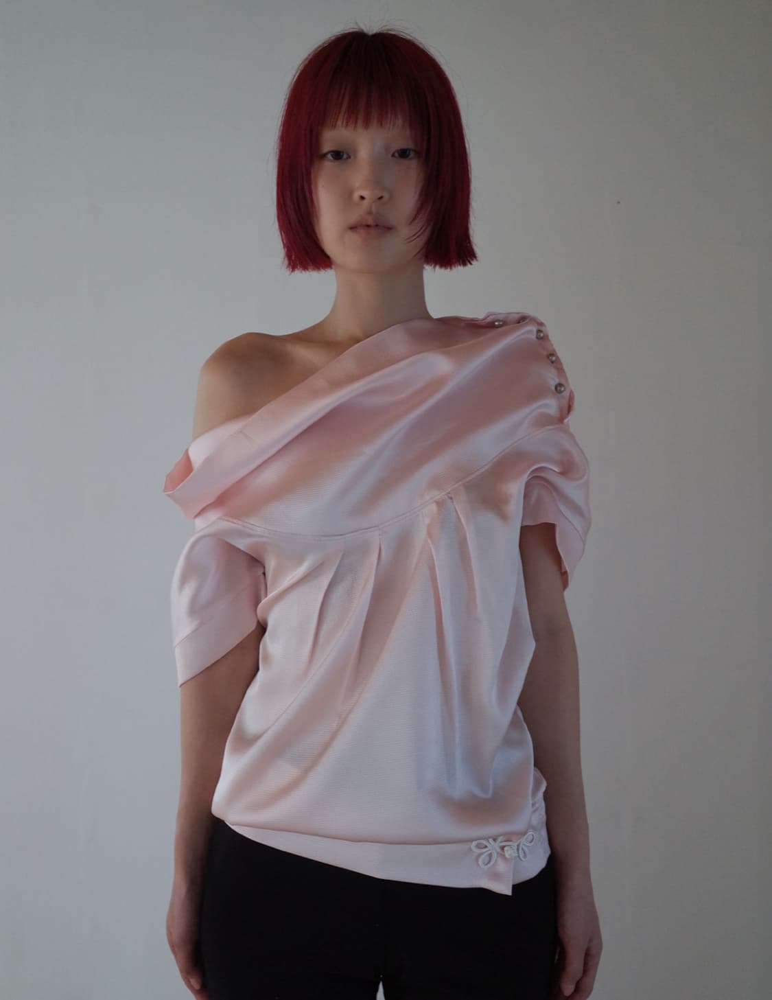 하우스므세 SLIT LINE OFF-SHOULDER BLOUSE pink 상품이미지1