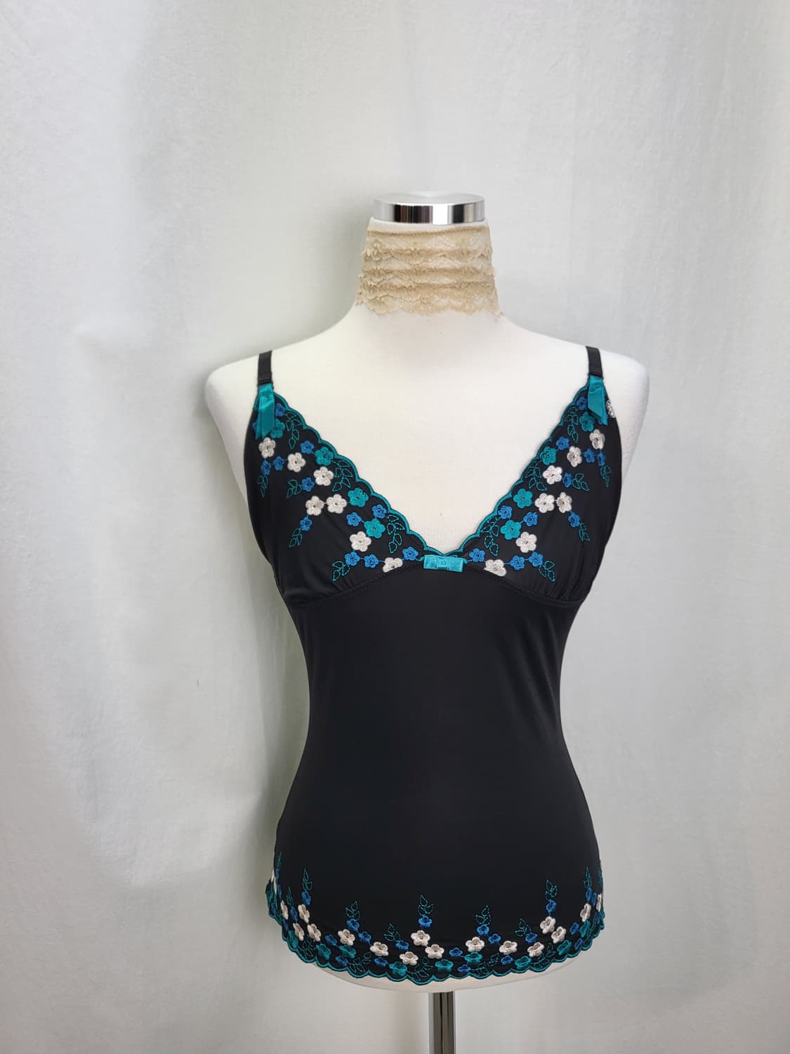 빈티지 무드 청록 플라워 자수 블랙 캐미솔 상품이미지2