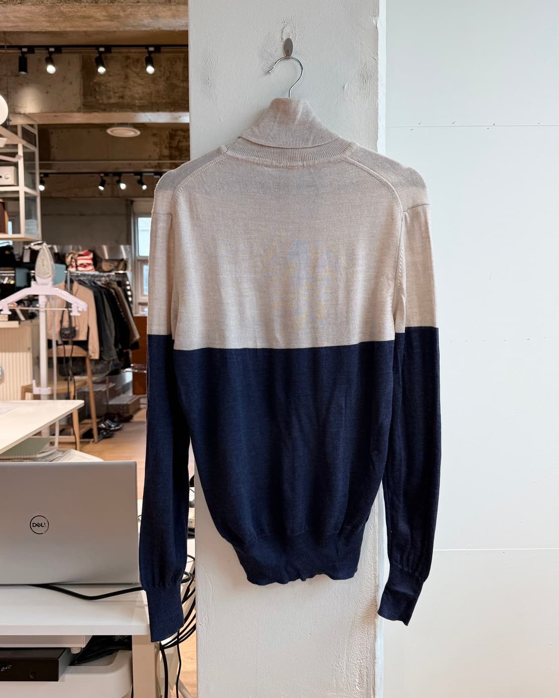 비비안웨스트우드 네이비 베이지 orb자수 터틀넥 니트  상품이미지7