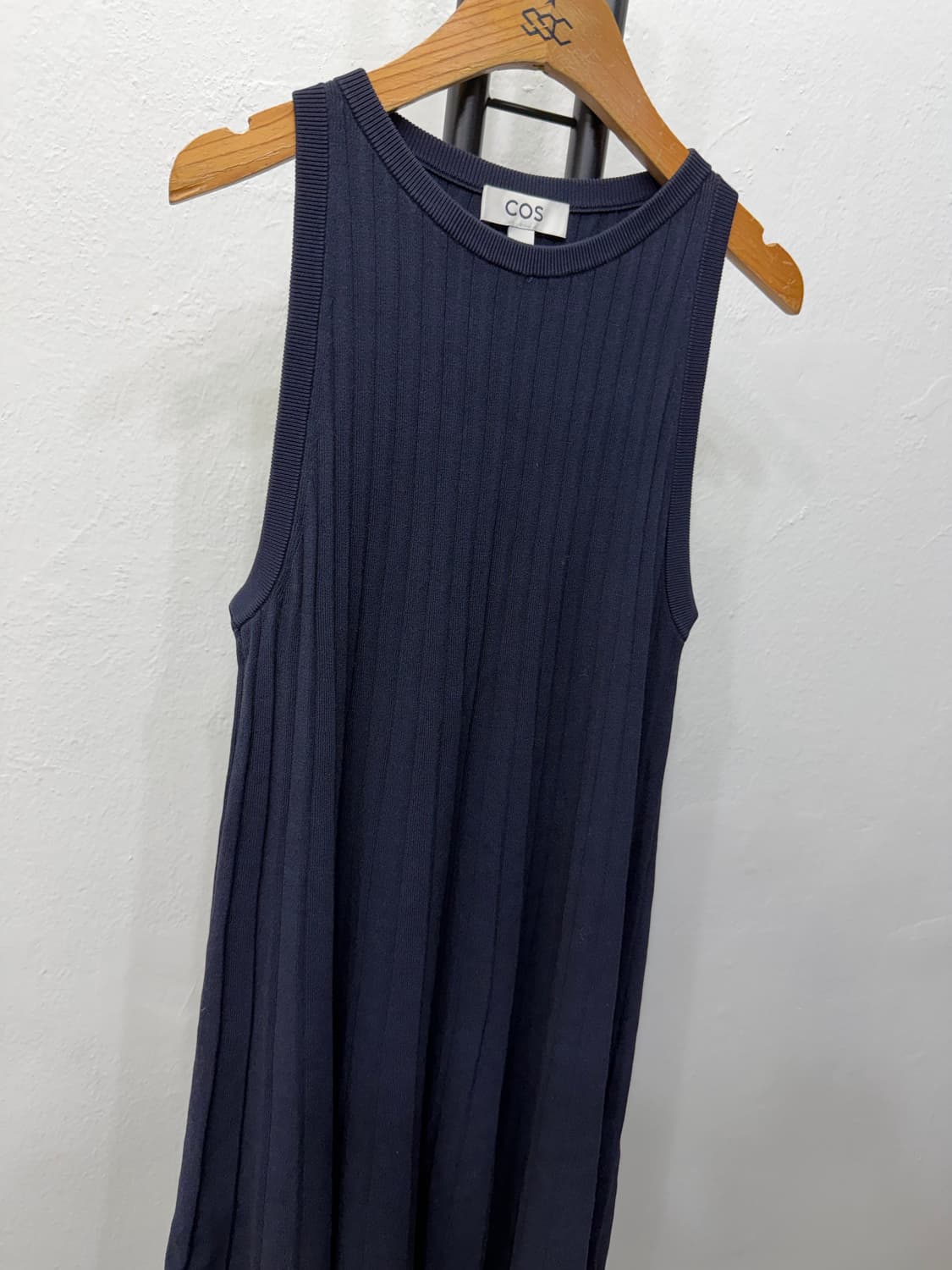 정품) COS 코스 넥라인 립 주름 니트 원피스 S 상품이미지2