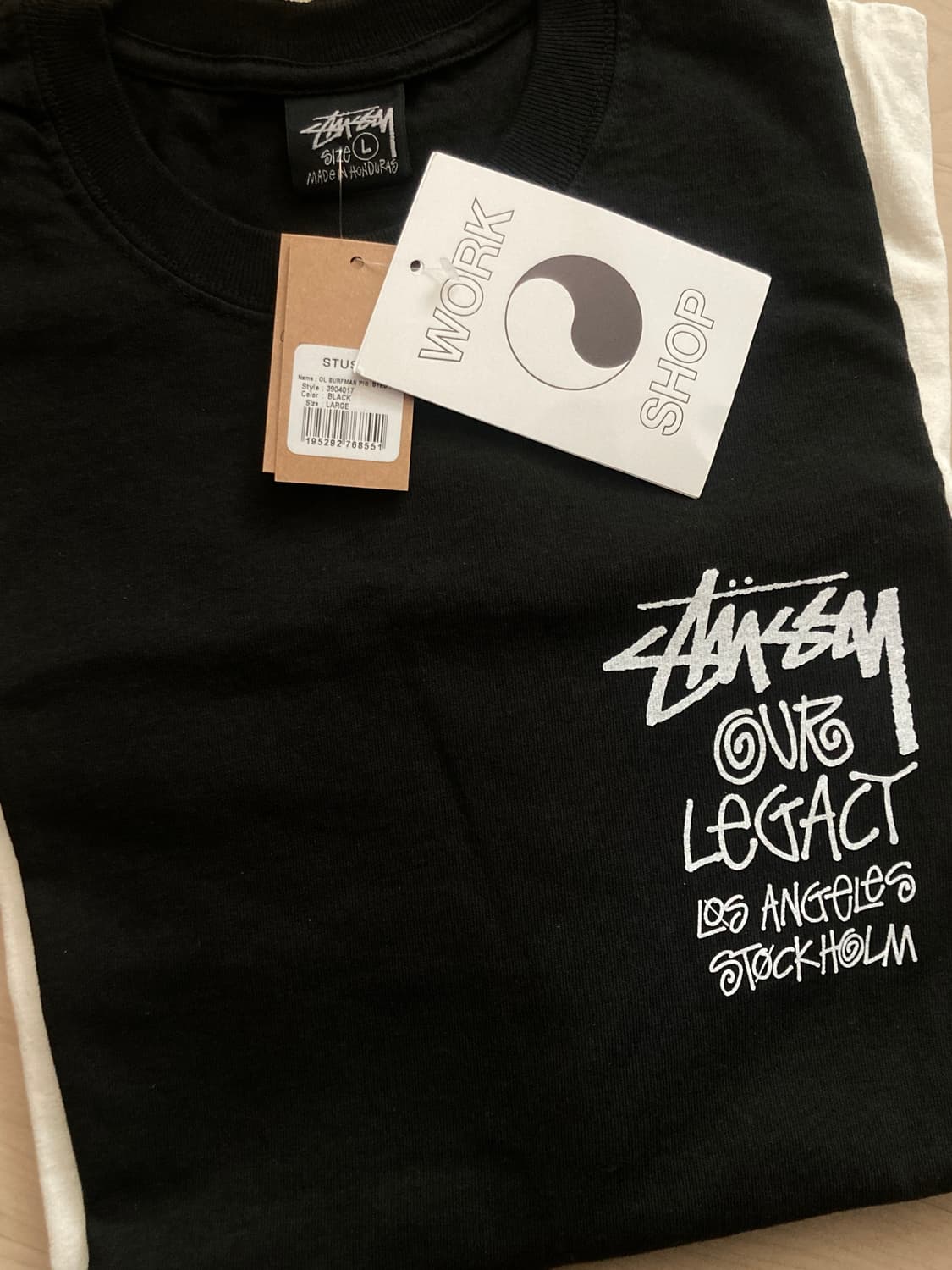 [L]스투시 x 아워레가시 서프맨 피그먼트 다이드 티셔츠 내츄럴 상품이미지3