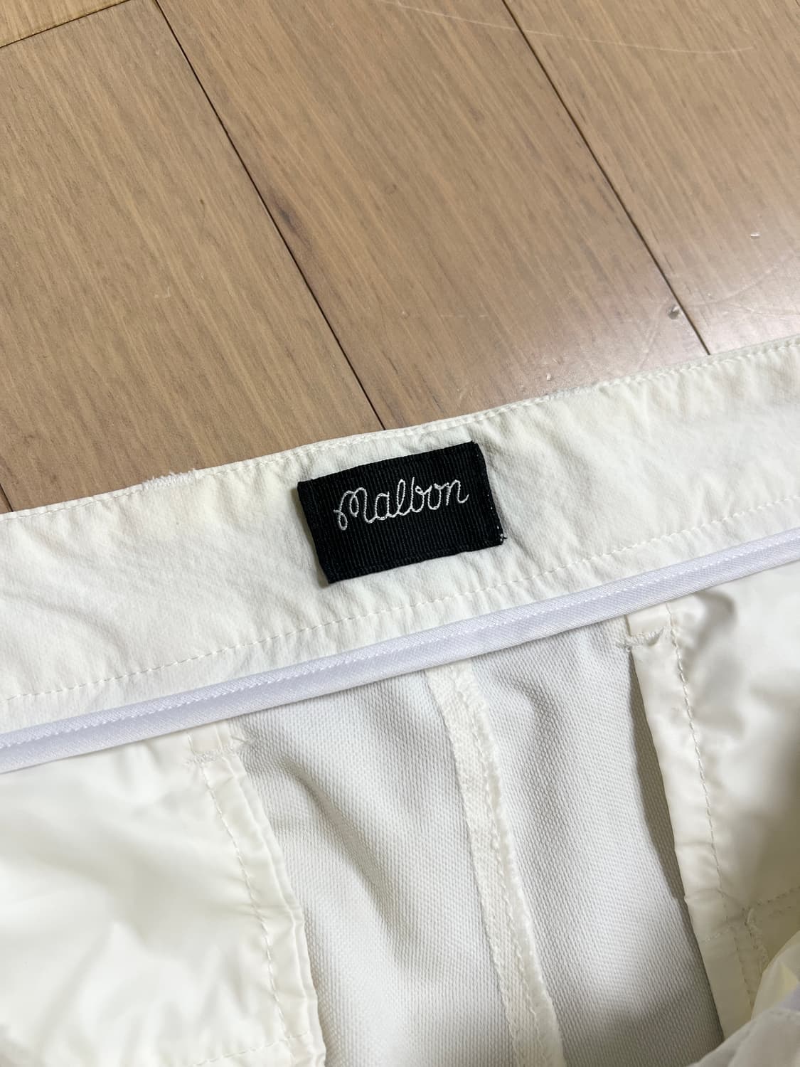 Malbon Golf 말본 골프 버킷 캐릭터 자수 쇼츠 화이트 (32) 상품이미지5