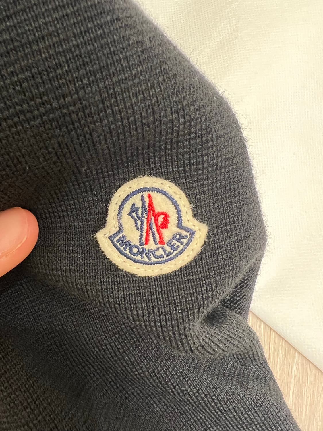 [블랙 L/새상품급] 24F/W 몽클레어 김현우 니트패딩 트리콧 풀구성 상품이미지4