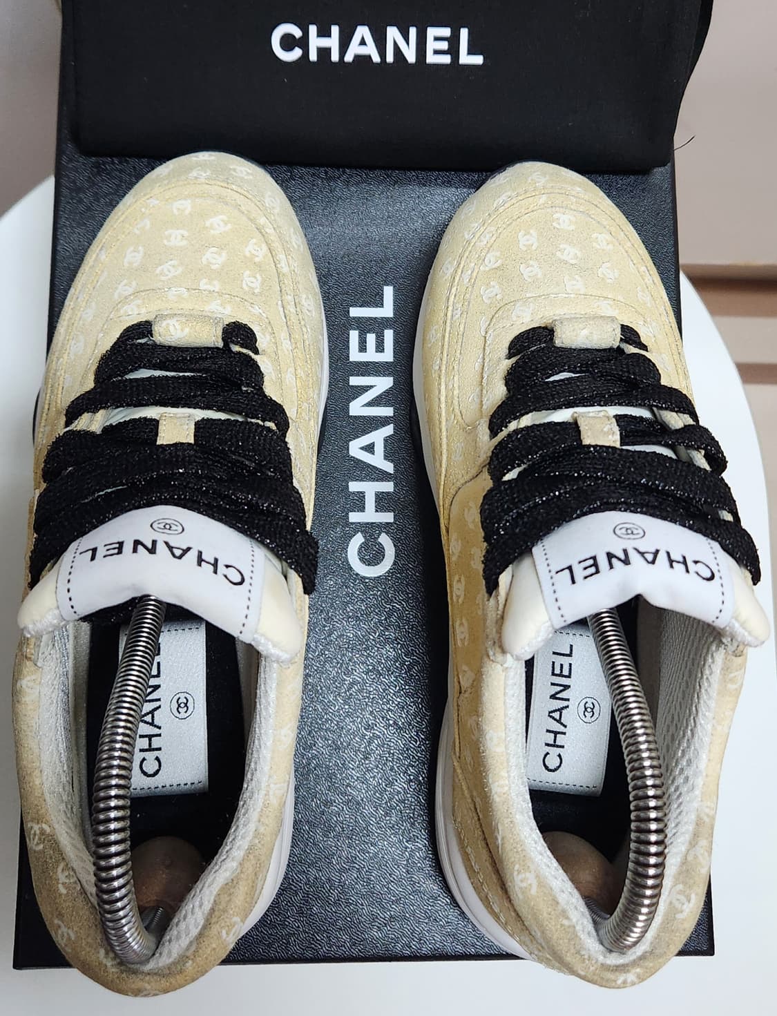 [정품]샤넬 스니커즈 운동화 CC로고 카프스킨 프린티드 35 한정판  상품이미지2