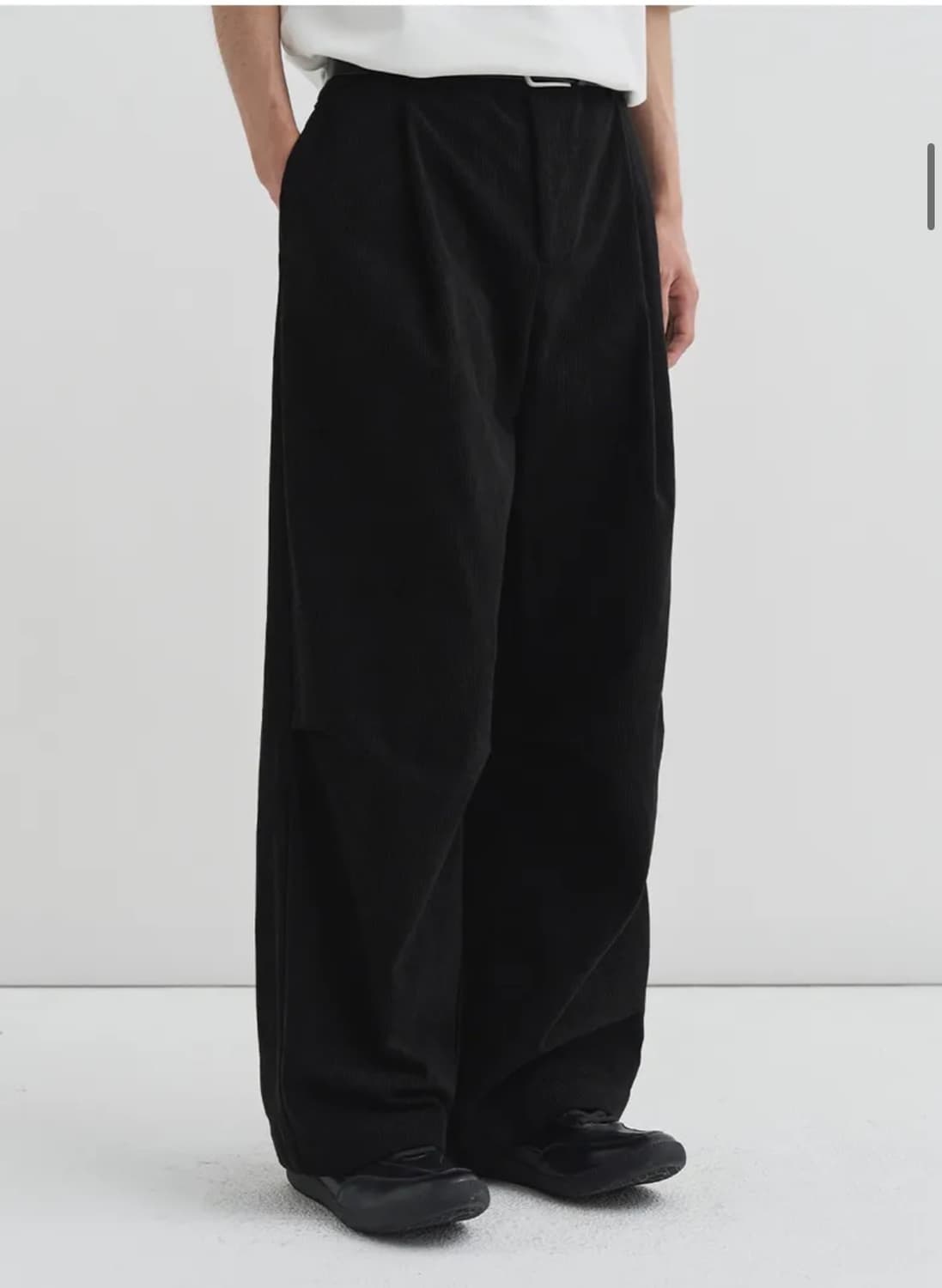 (새상품)(XL) 드로우핏 에센셜 와이드 원턱 코듀로이 팬츠 BLACK 상품이미지5