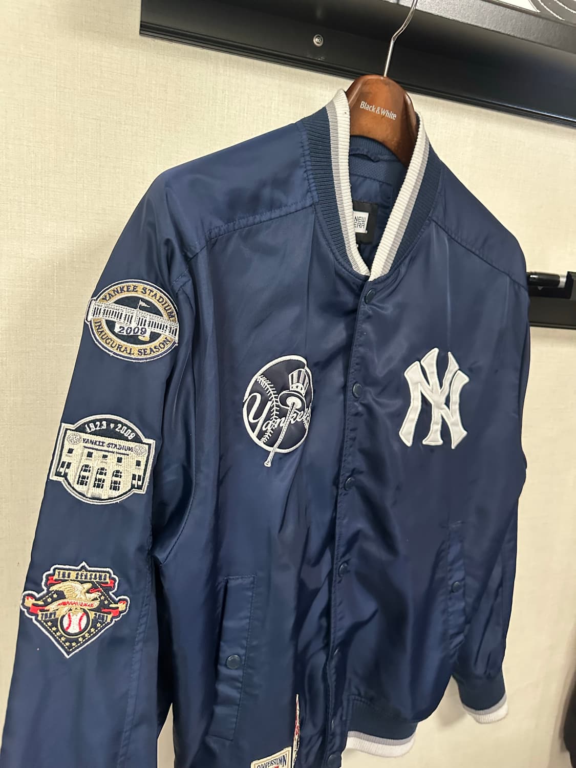 뉴에라 뉴욕 양키스 야구 점퍼 네이비 90-95 상품이미지4