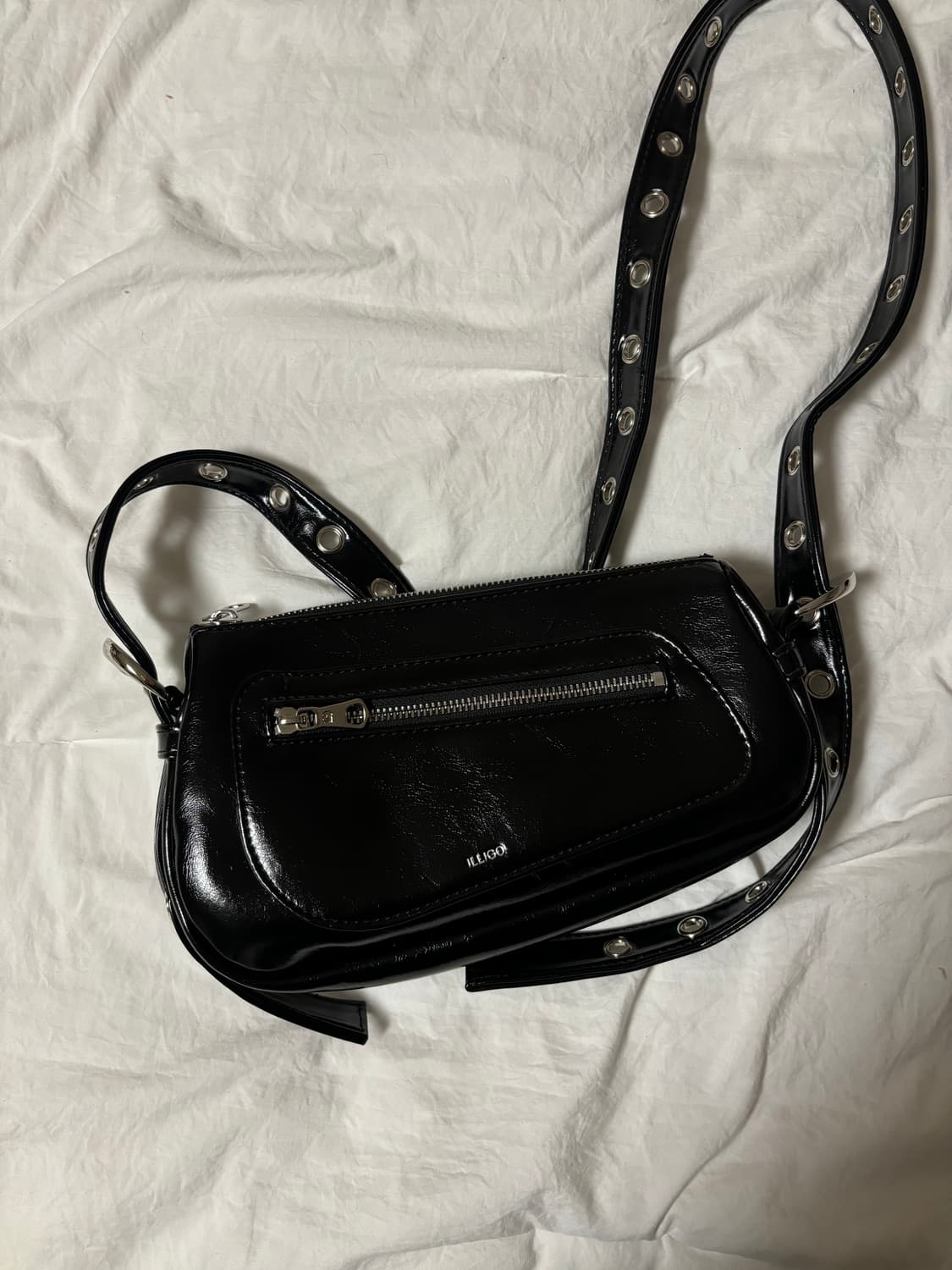 일리고 에이티피컬 포켓 백 블랙 상품이미지2