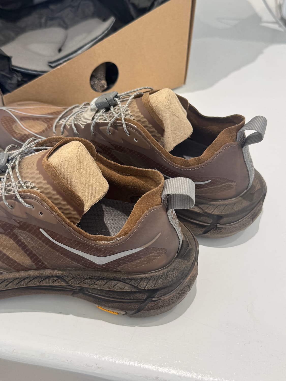 HOKA x SATISFY Mafate Trail 여성 황금사이즈 225 상품이미지2