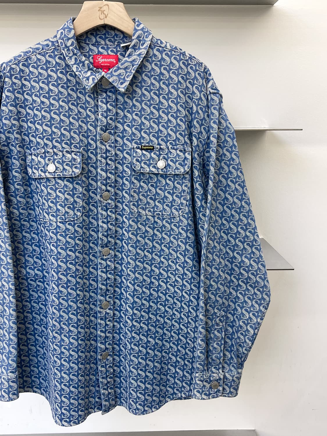 슈프림 21fw 모노그램 데님 셔츠 상품이미지4