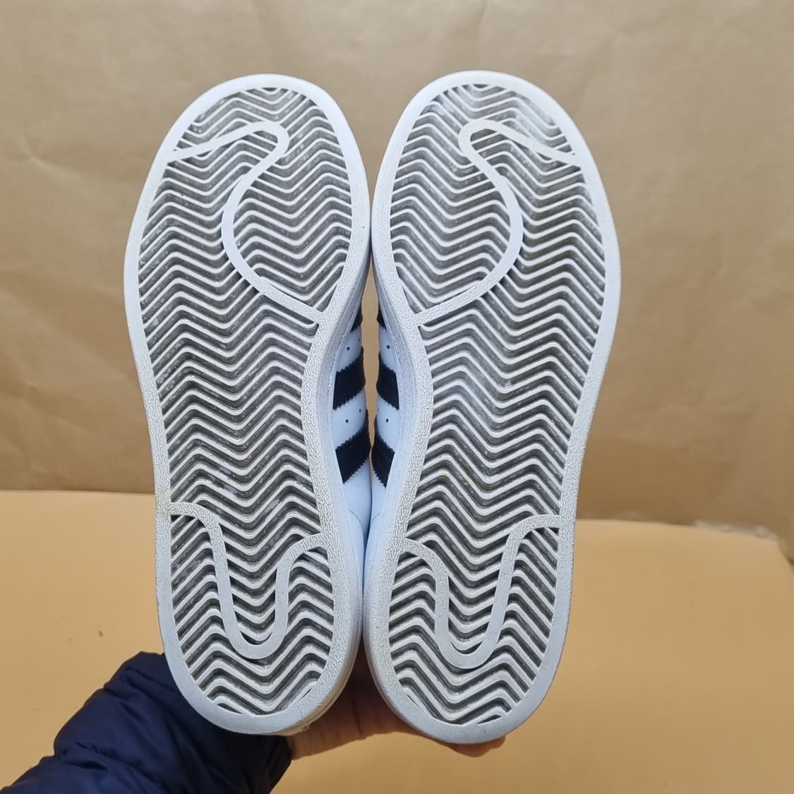 아디다스 슈퍼스타 흰검 스니커즈 220. 상품이미지3