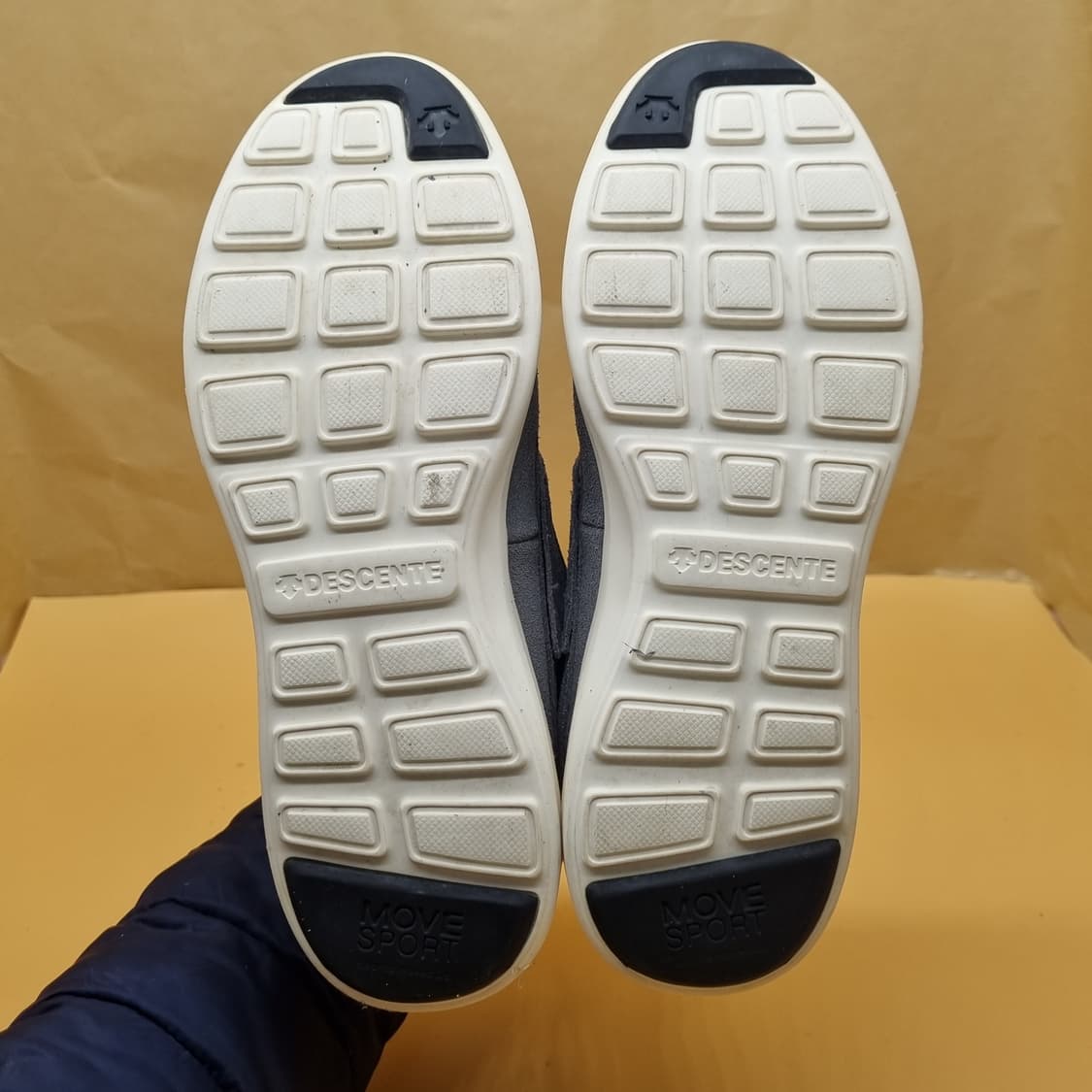 데상트 스웨이드 여성하이탑240  상품이미지3